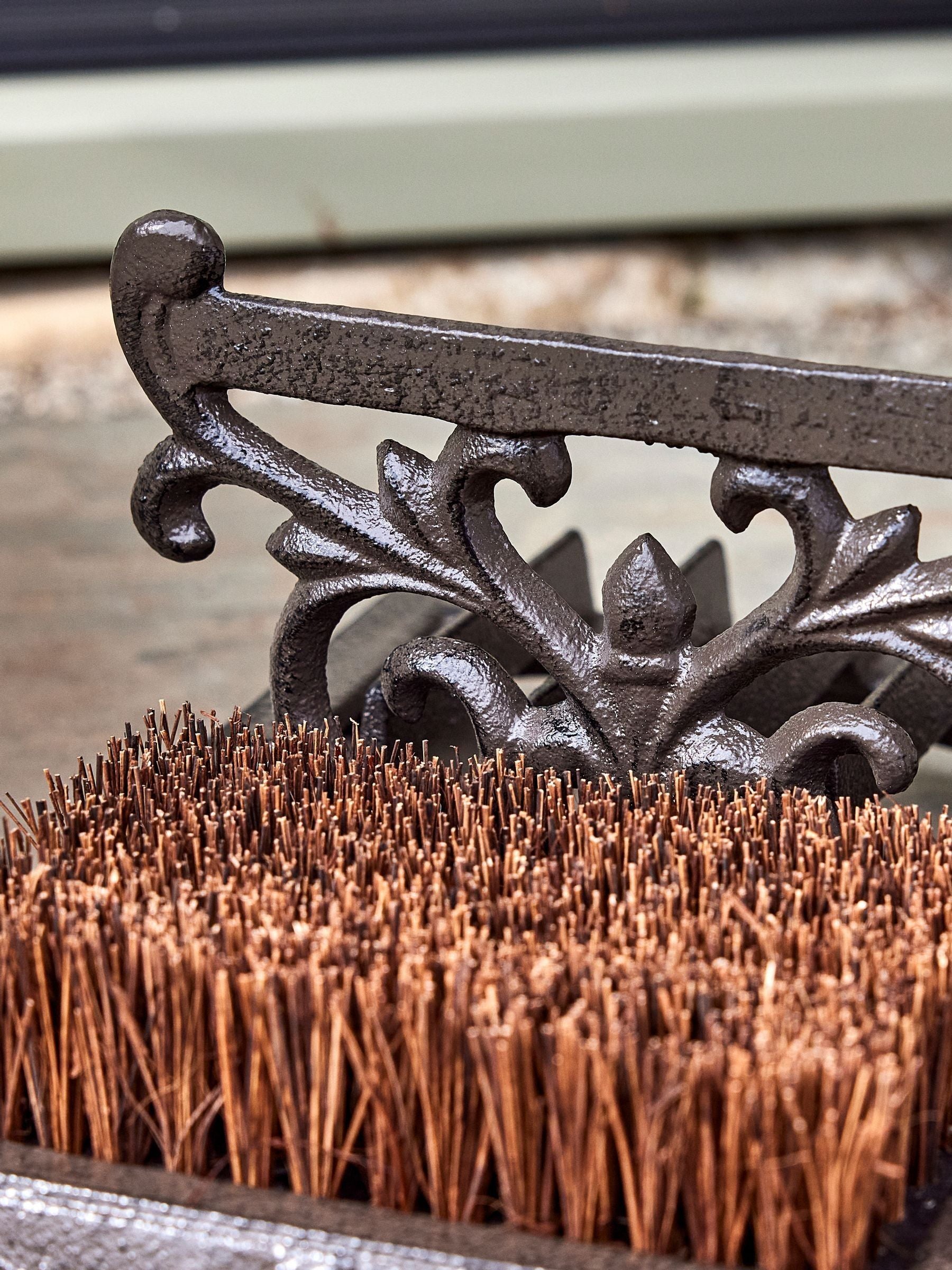 Dibor brown cast iron boot scraper 22cm, imported from the UK