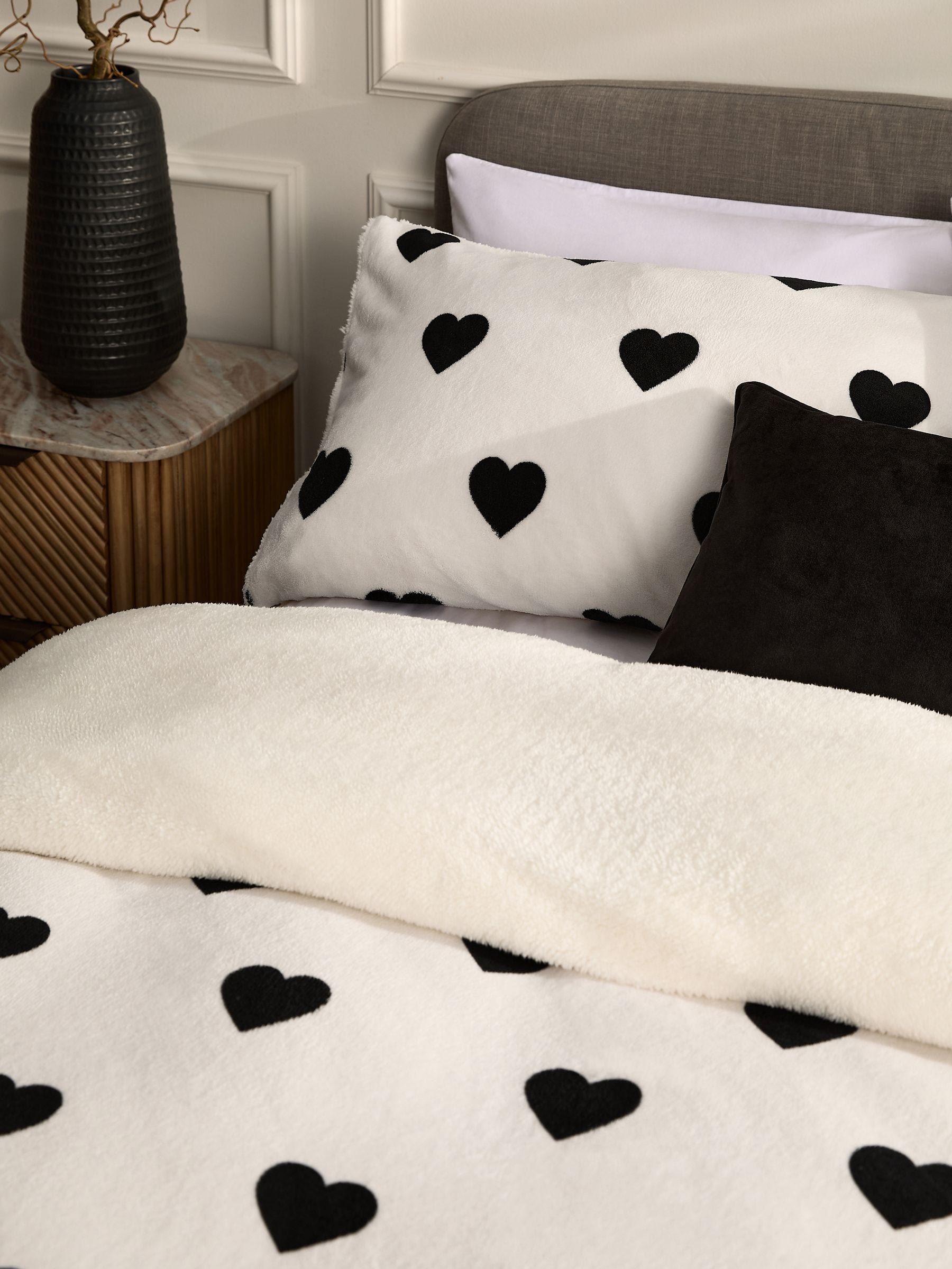 Fleece duvet cover and pillowcase set with heart print (British brand)
