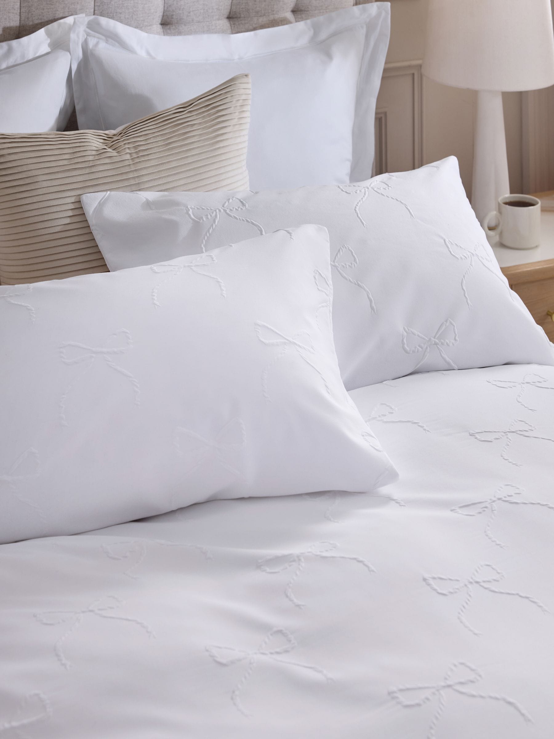 White bow textured print duvet cover set (British brand)