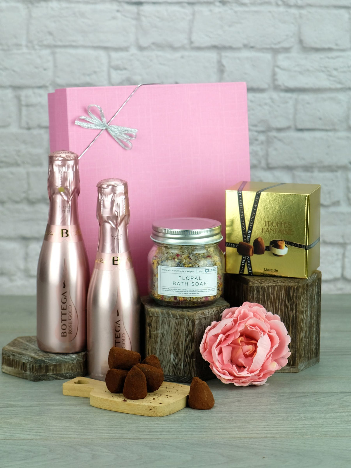 Bottega Rose Gold Prosecco treat gift box, UK version