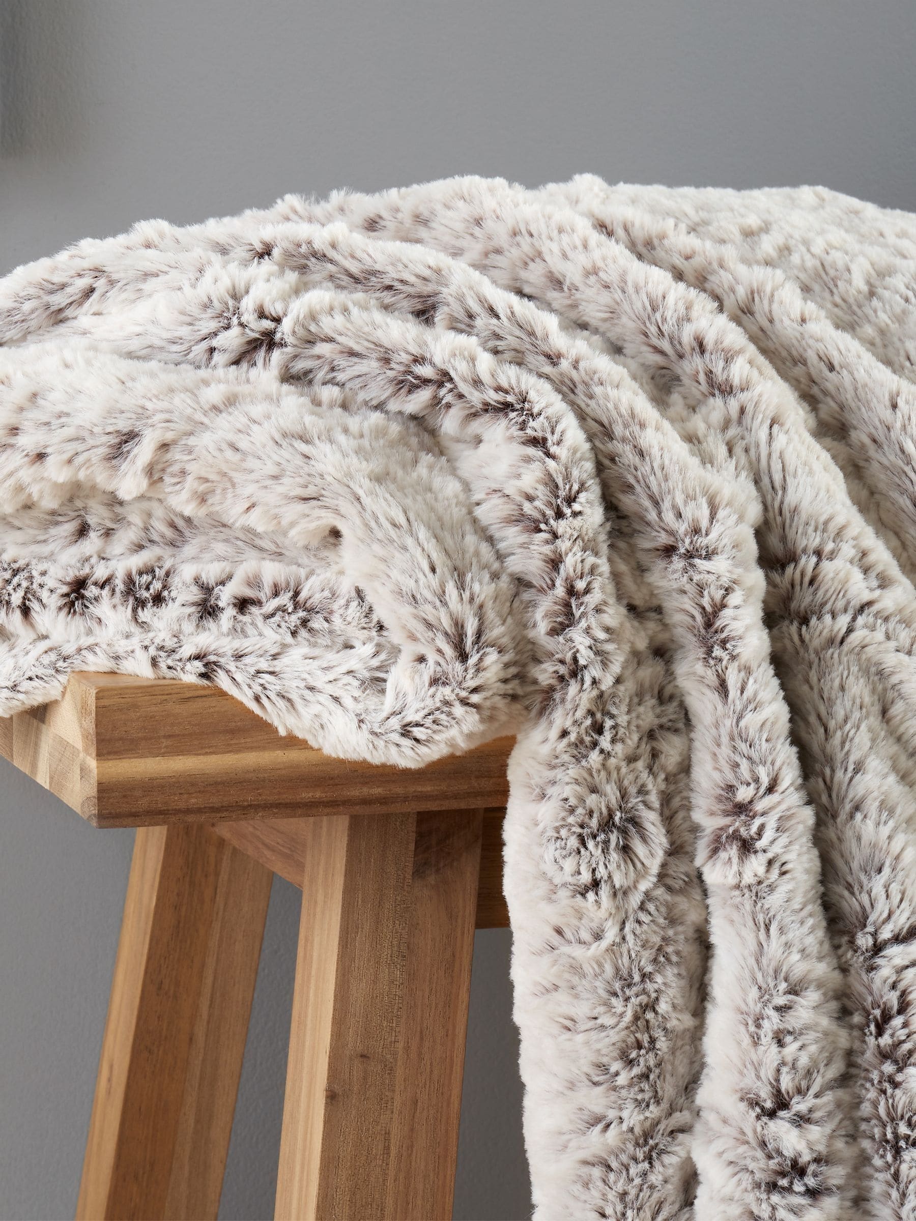 Catherine Lansfield grey wolf faux fur throw blanket 150x200cm - British product