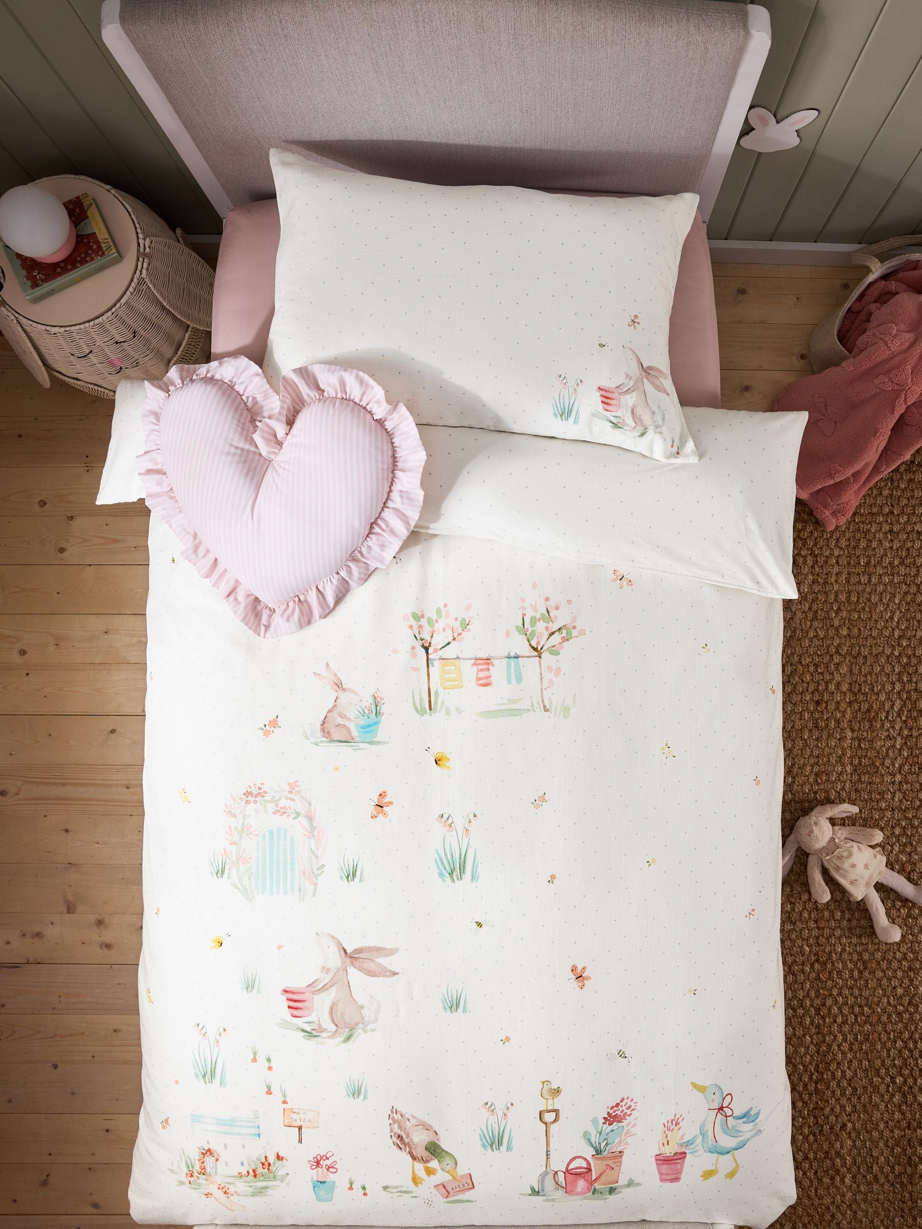White bunny scene single duvet cover and pillowcase set (British brand)