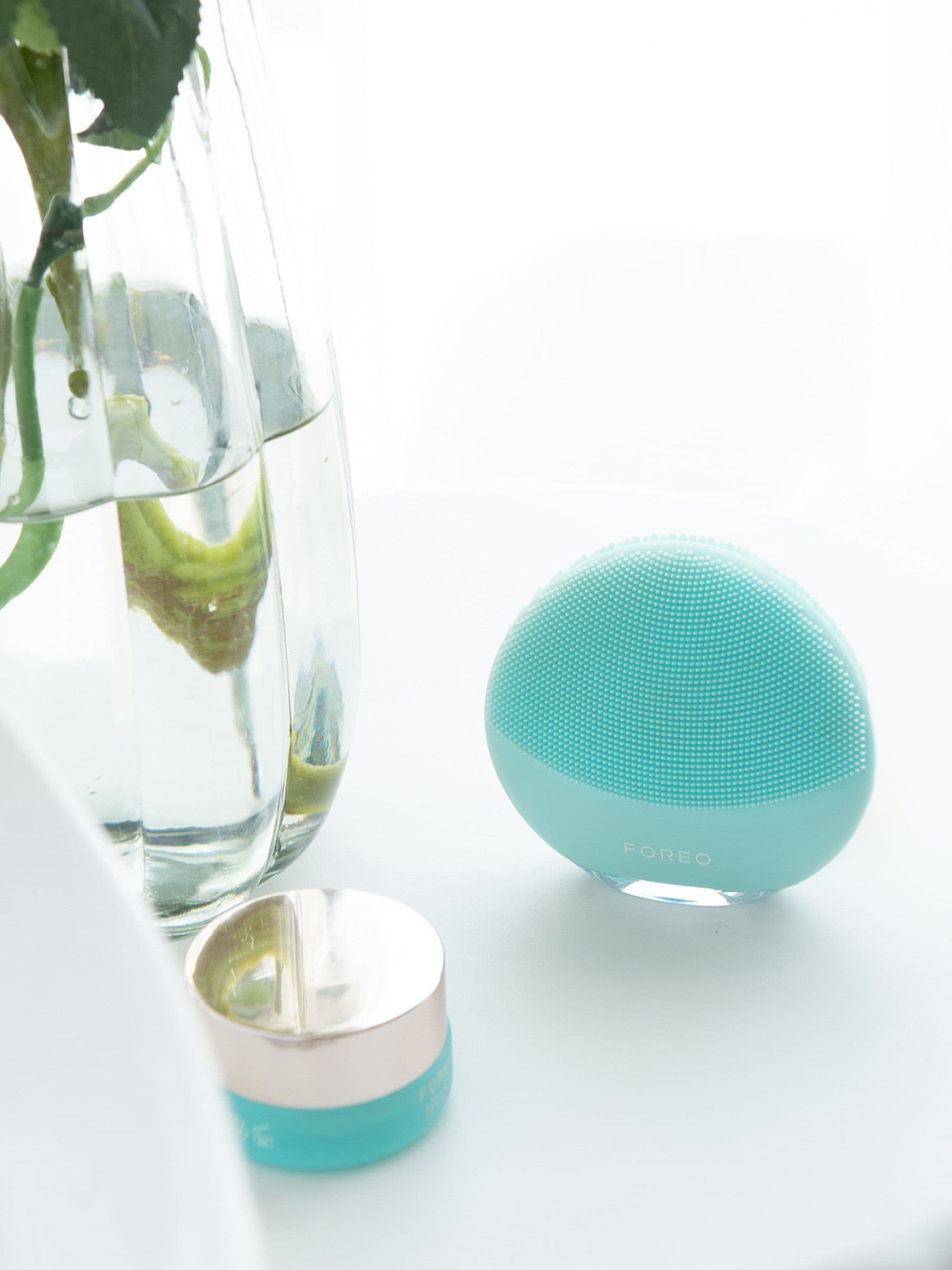 FOREO LUNA 4 Mini facial cleansing brush - British product