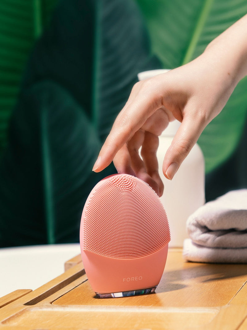 FOREO LUNA 4 men's facial cleansing firming massage device - British product