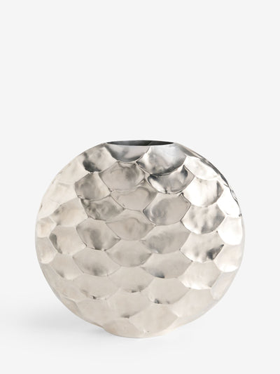 Next Silberne metallische Vase mit Muschelrand, dekorativ, 29 cm Höhe – Jetzt bei McGrocer online kaufen