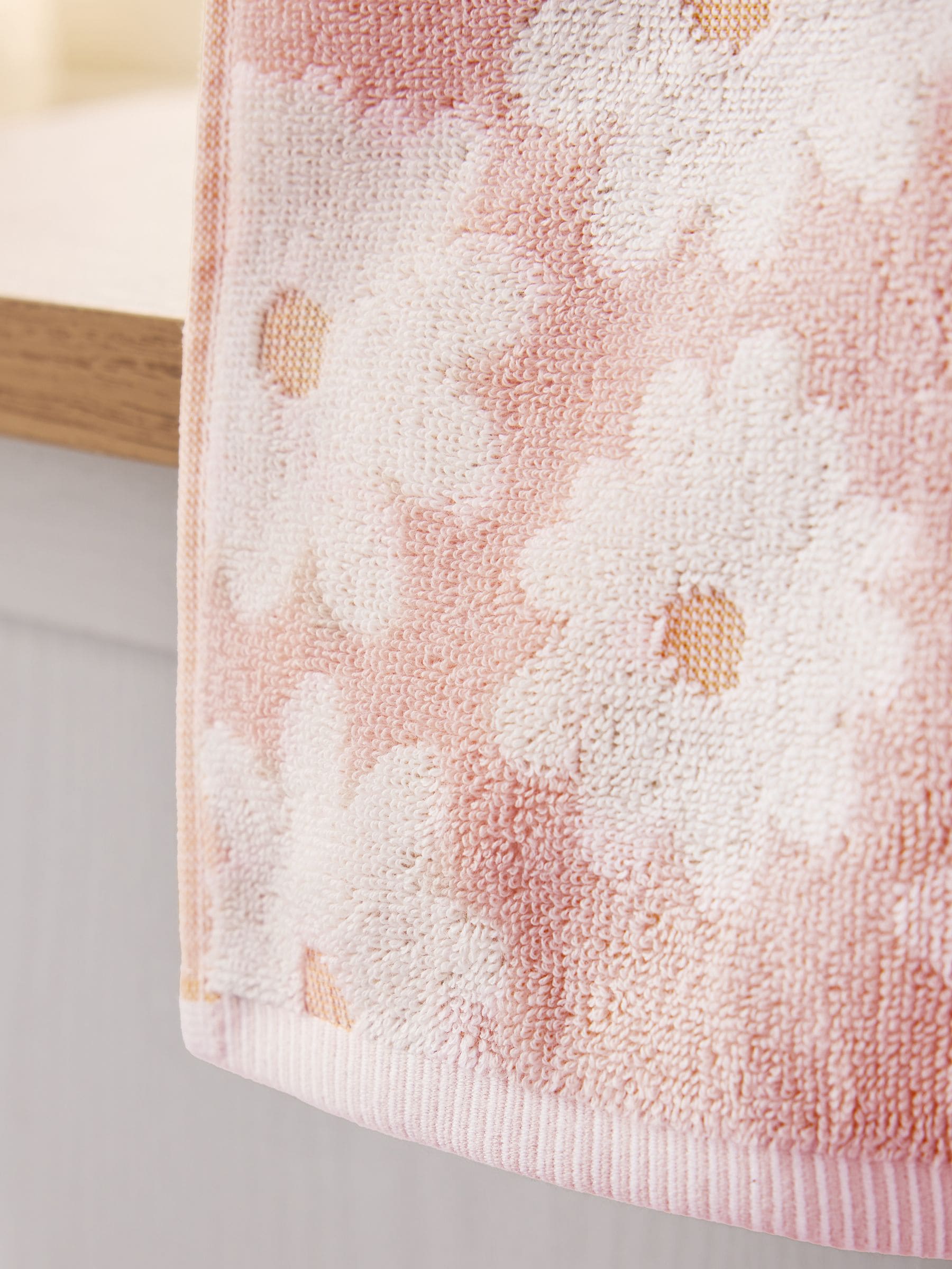 Pink Daisy 100% cotton bathroom towel set (British brand)
