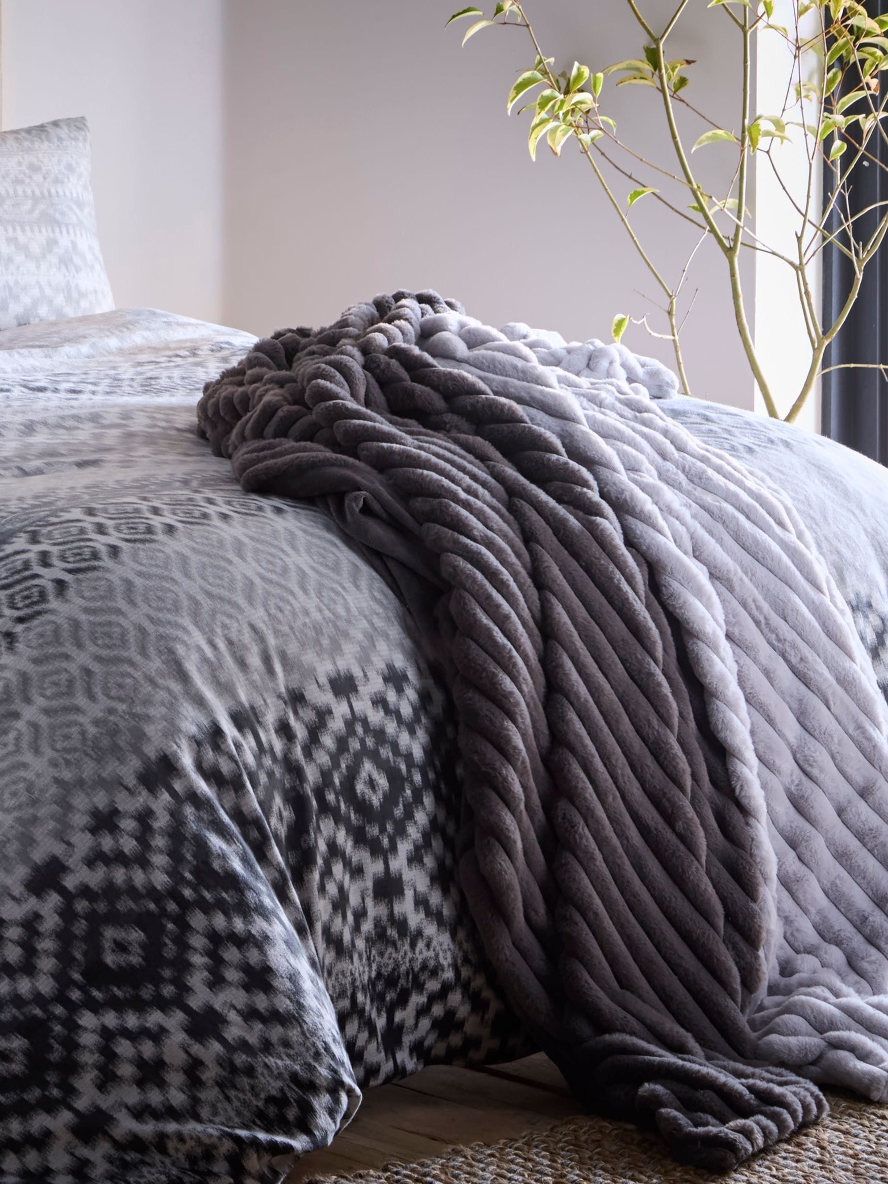 Appletree Charcoal Morritz Faux Fur Bedspread