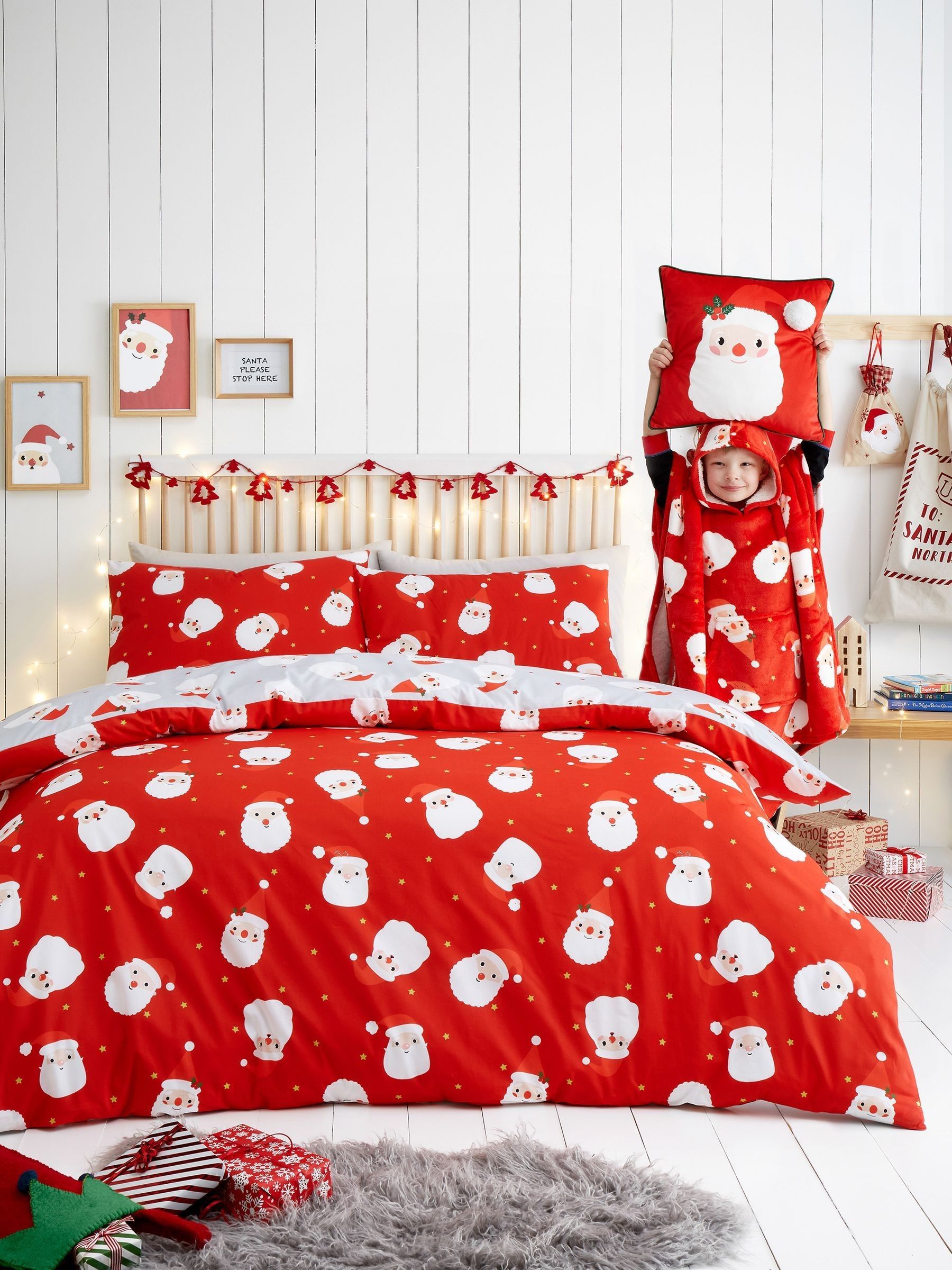 Fusion Red Happy Santa Easycare Christmas Duvet Cover Set