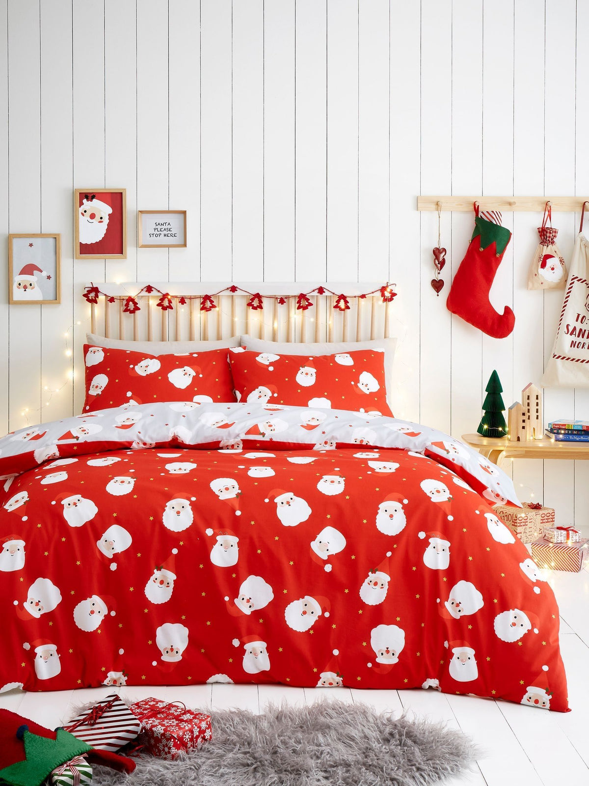 Fusion Red Happy Santa Christmas duvet cover set - British product