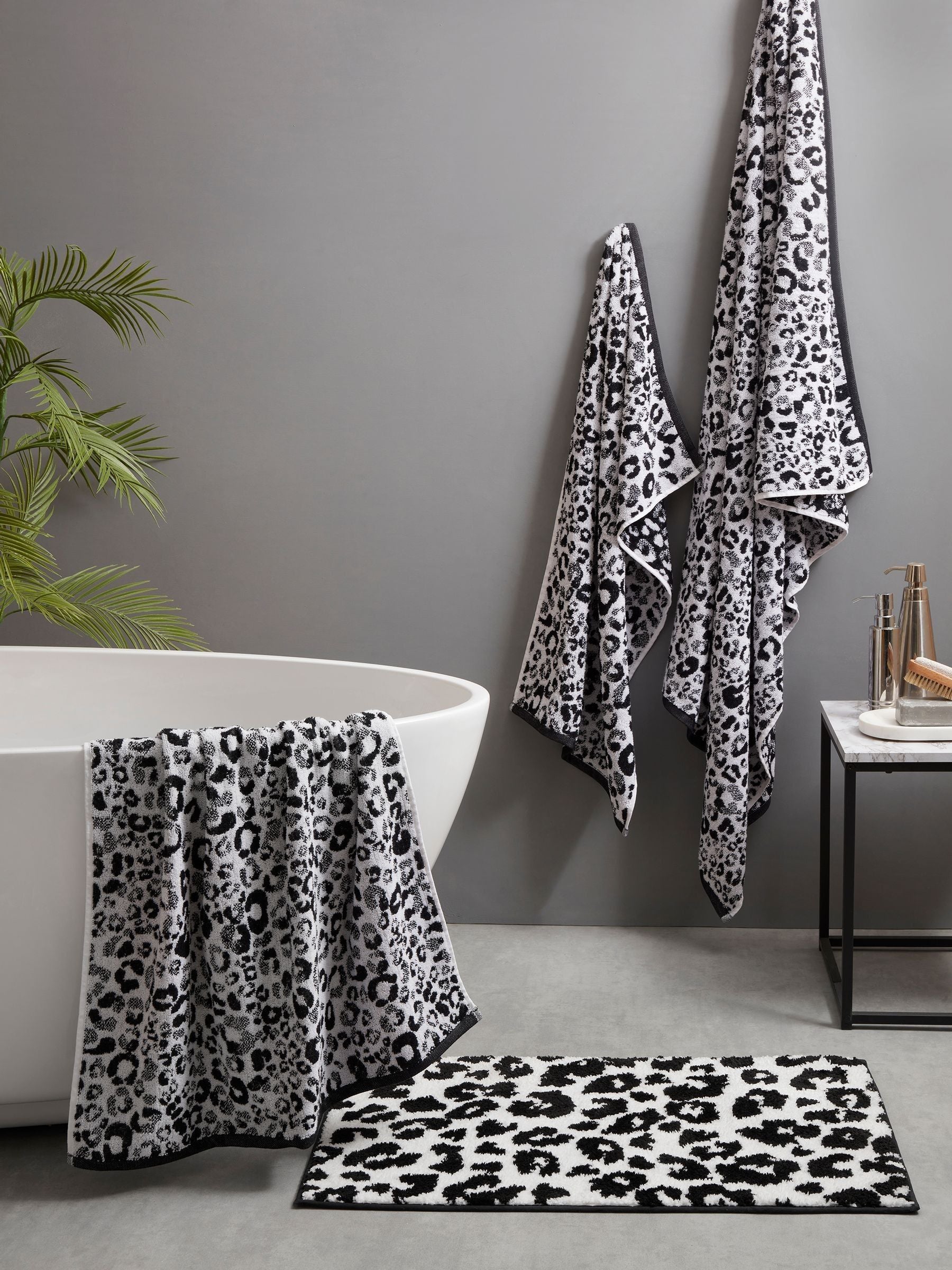 Fusion animal print jacquard bath towel, imported from the UK