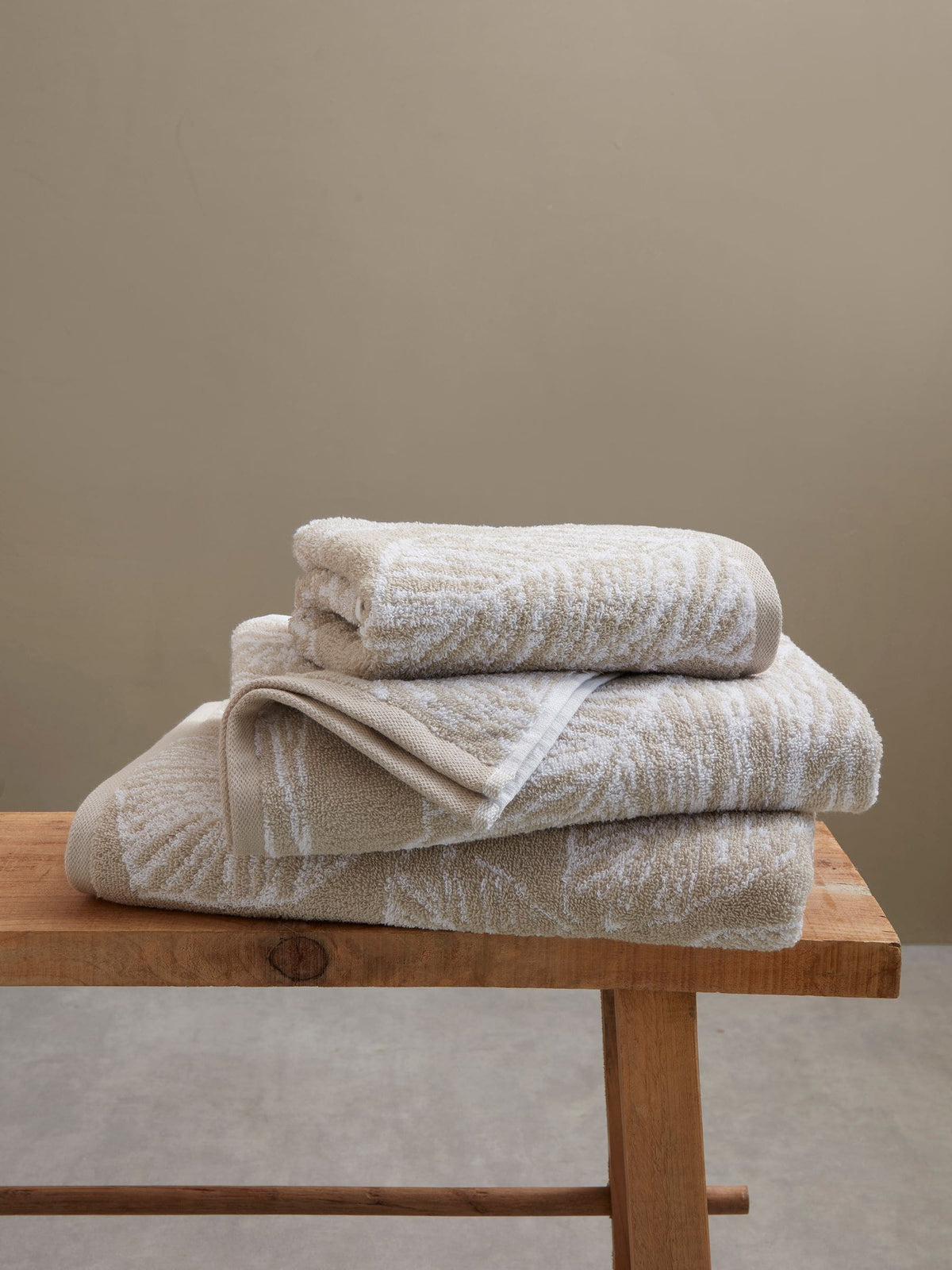 Fusion Natural Matteo jacquard bath towel 130x70cm (British brand)