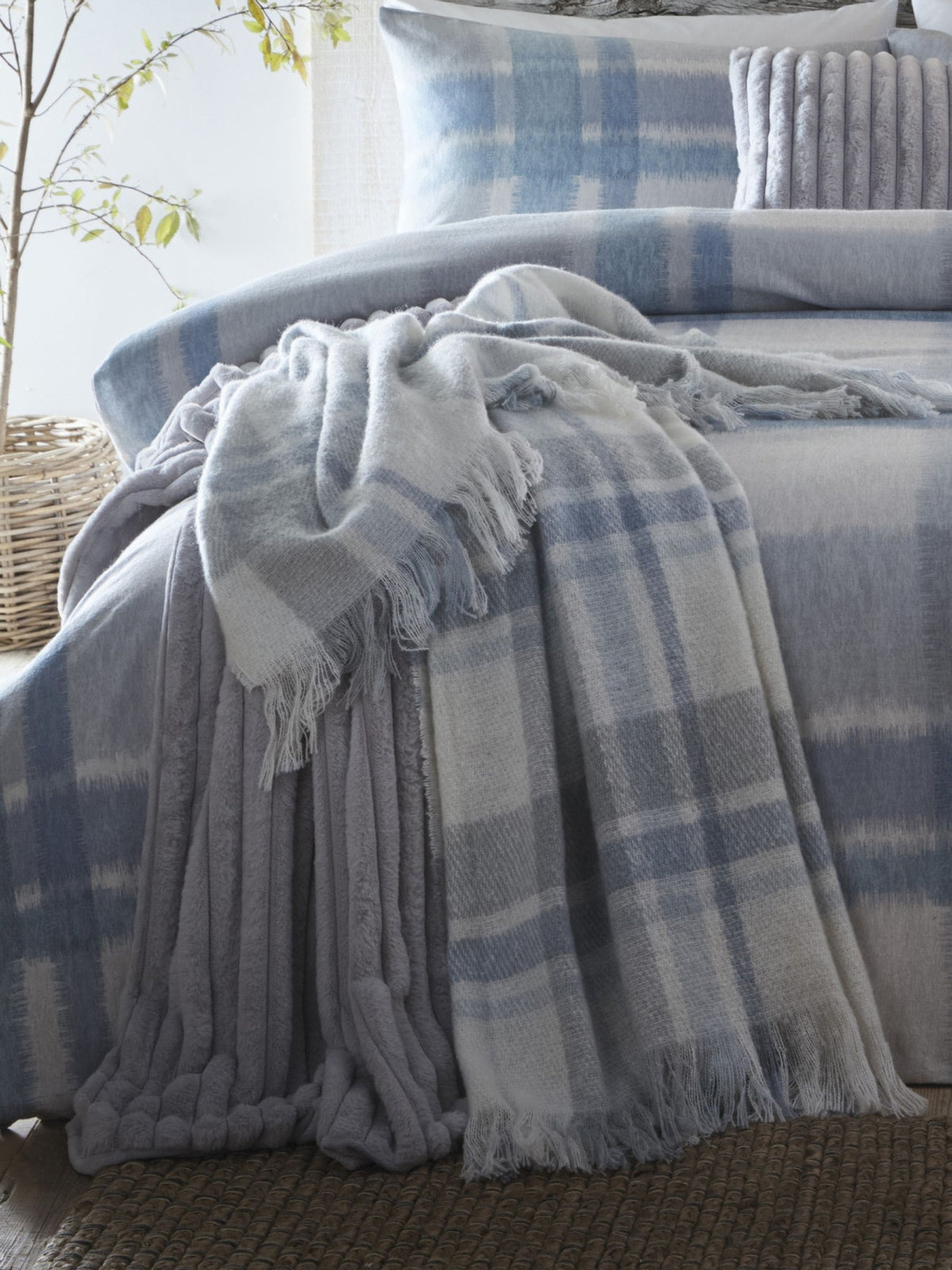 Appletree Verbier Blue Plush Bedspread 130 x 180 cm