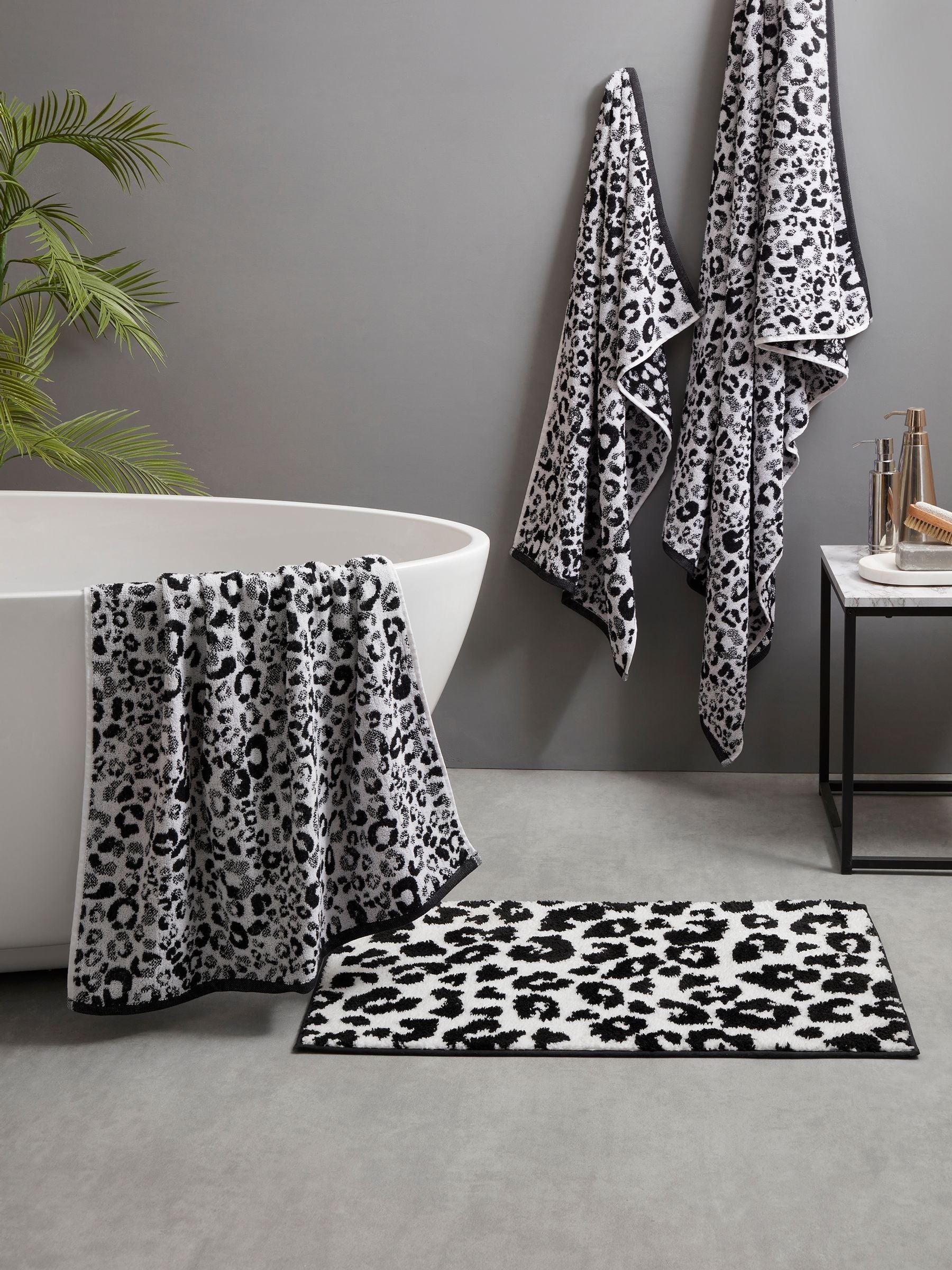 Fusion black animal print bath mat 80cm x 50cm - British product