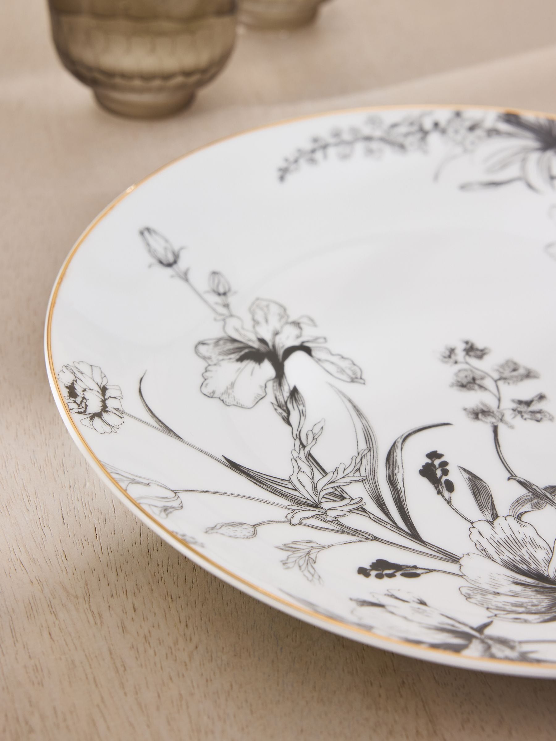 Lipsy white floral dinner plates set of 4 (British brand)