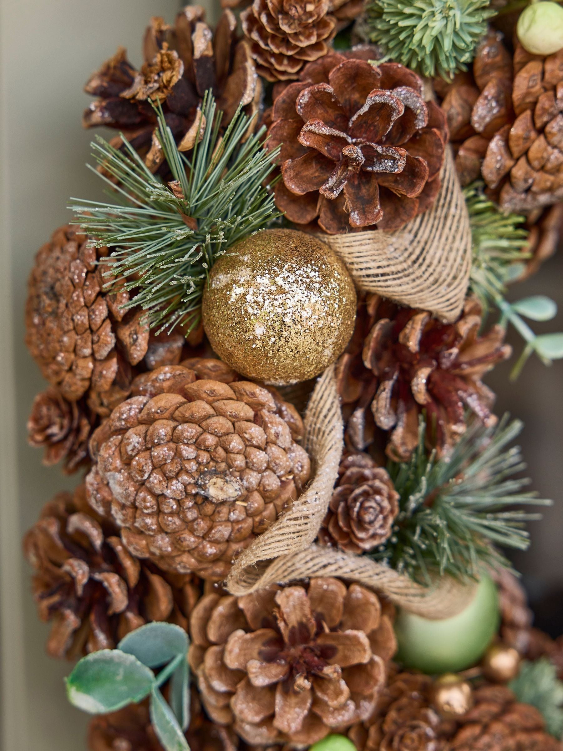 Dibor personalised luxury pinecone wreath 50cm - British product