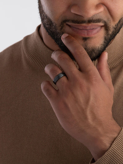 Next Beaverbrooks Bague homme en zirconium noir largeur 6 mm - Acheter en ligne sur McGrocer