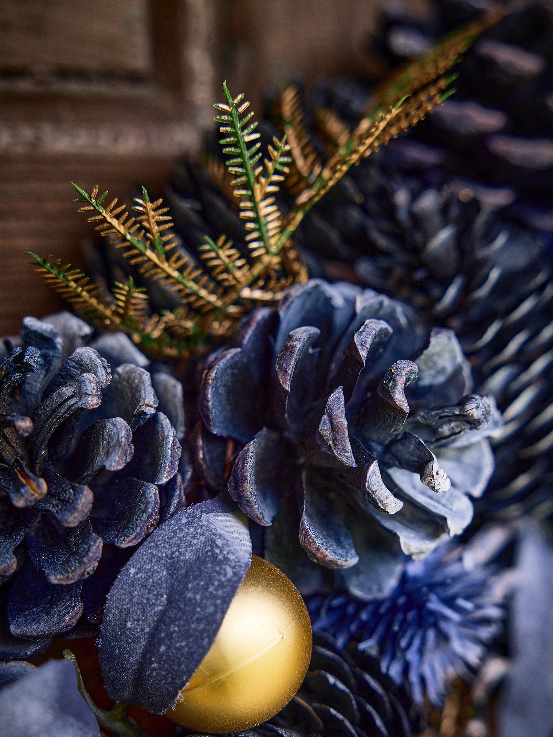 Dibor Blue Moonlight Christmas Wreath 50cm diameter - British product