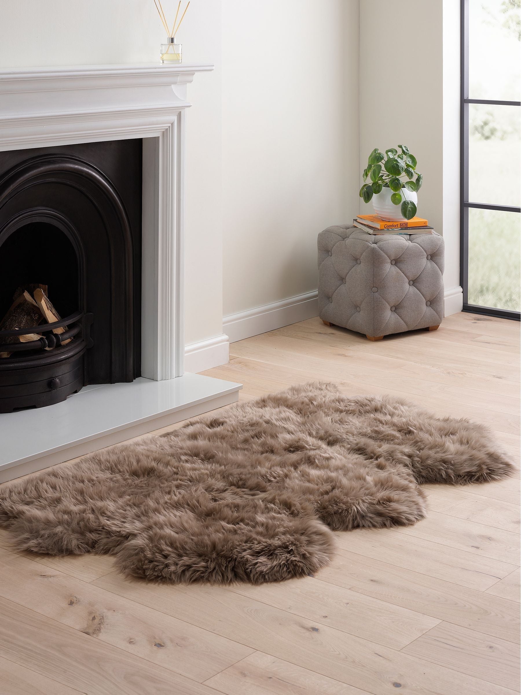 Hanlin taupe sheepskin wool rug, UK version