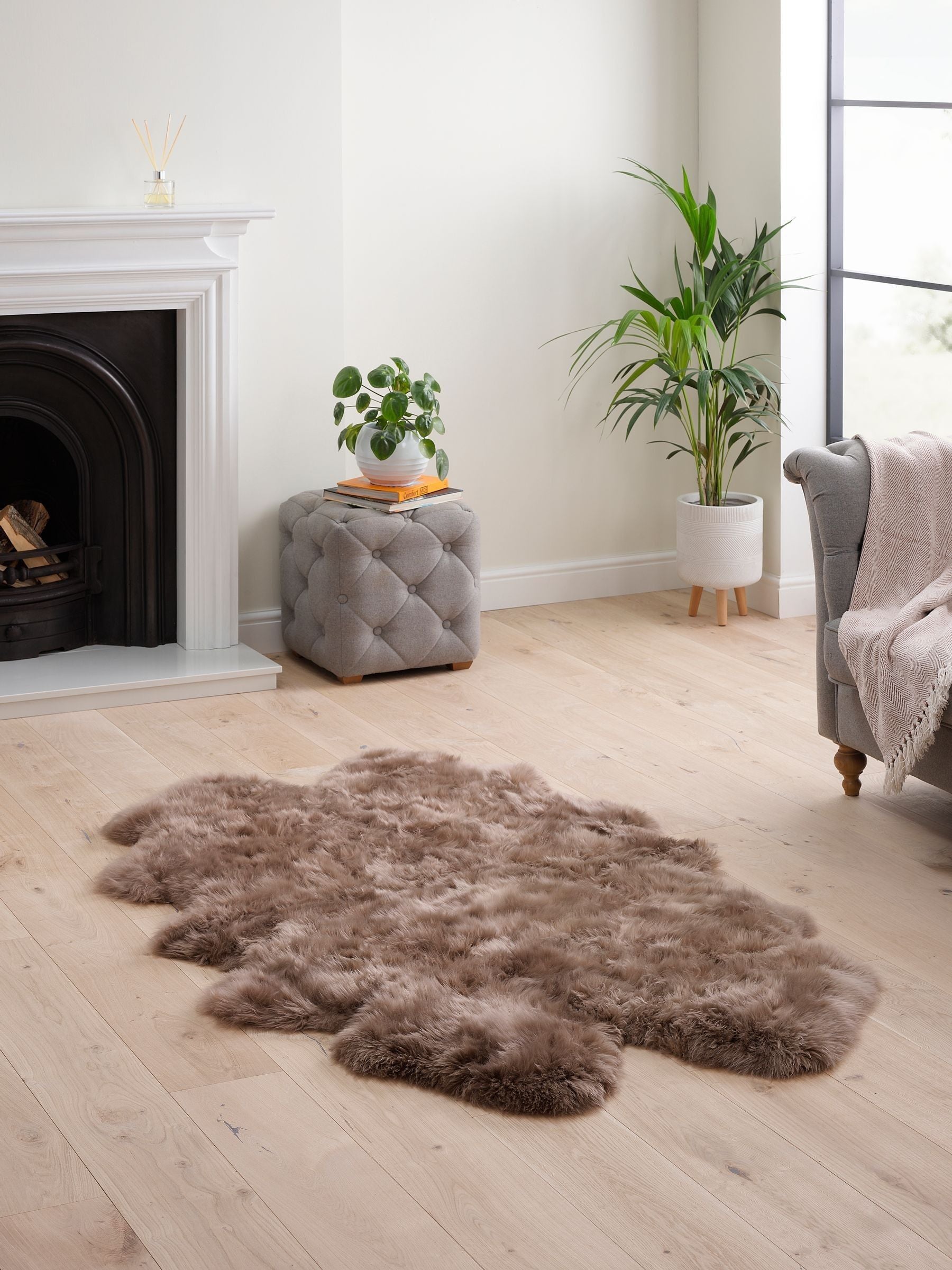 Hanlin taupe sheepskin wool rug, UK version