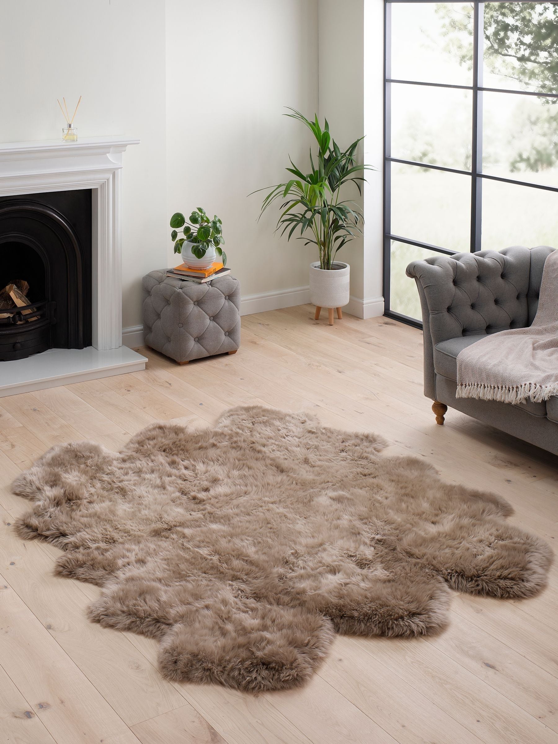 Hanlin taupe sheepskin wool rug, UK version