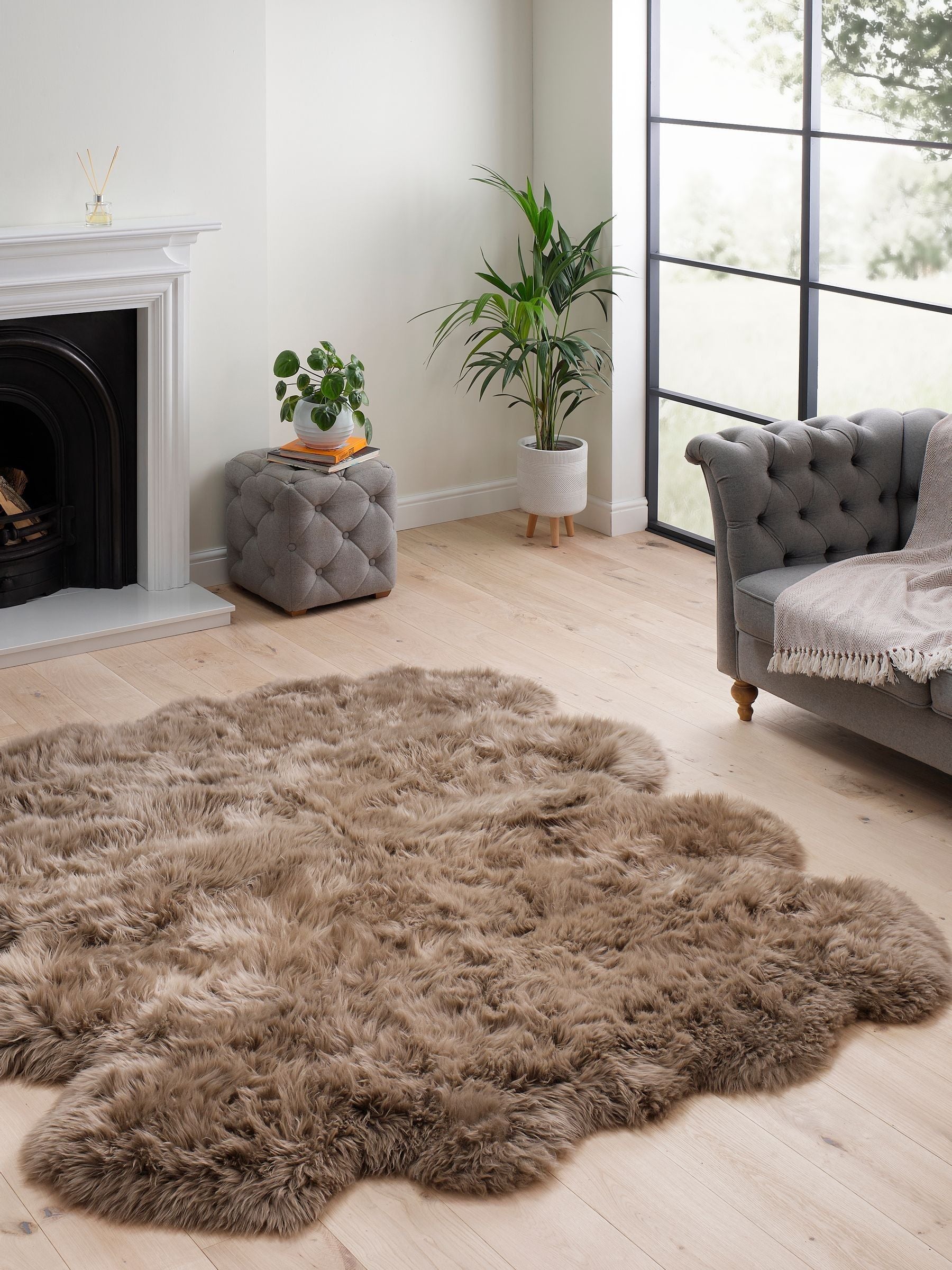 Hanlin taupe sheepskin wool rug, UK version