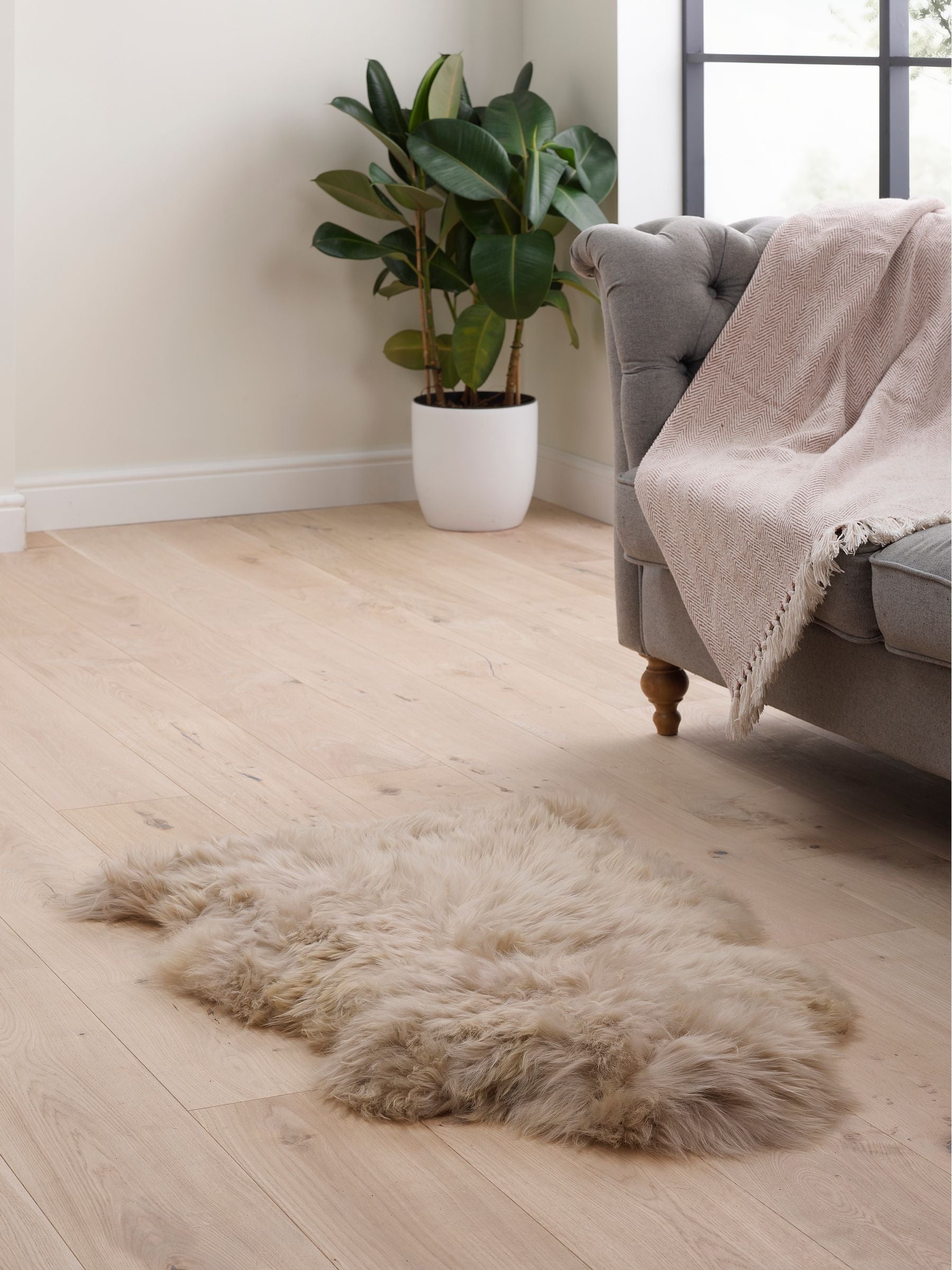 Hanlin Oyster Sheepskin Wool Rug