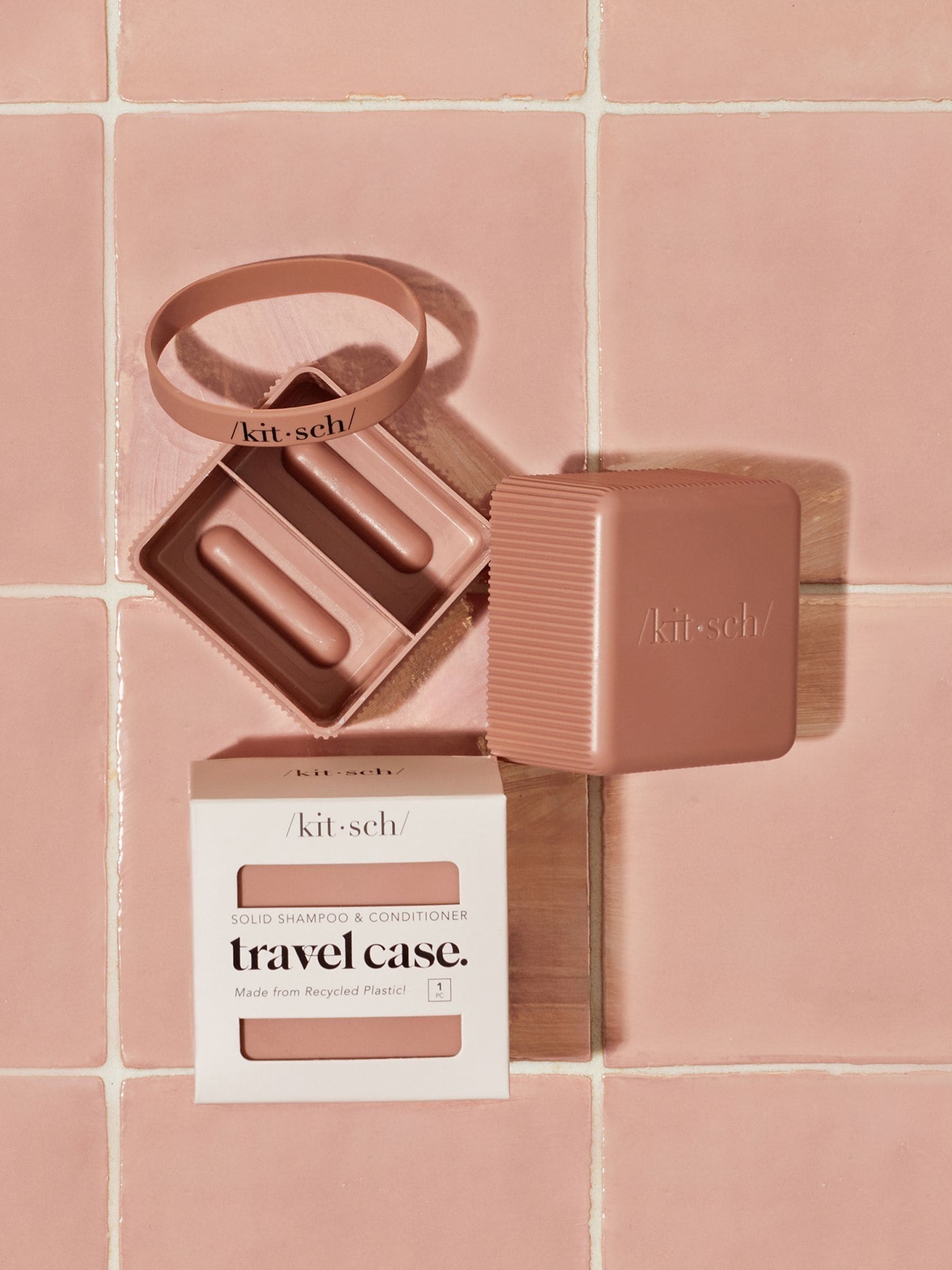 Kitsch terracotta travel case for shampoo bars (British brand)