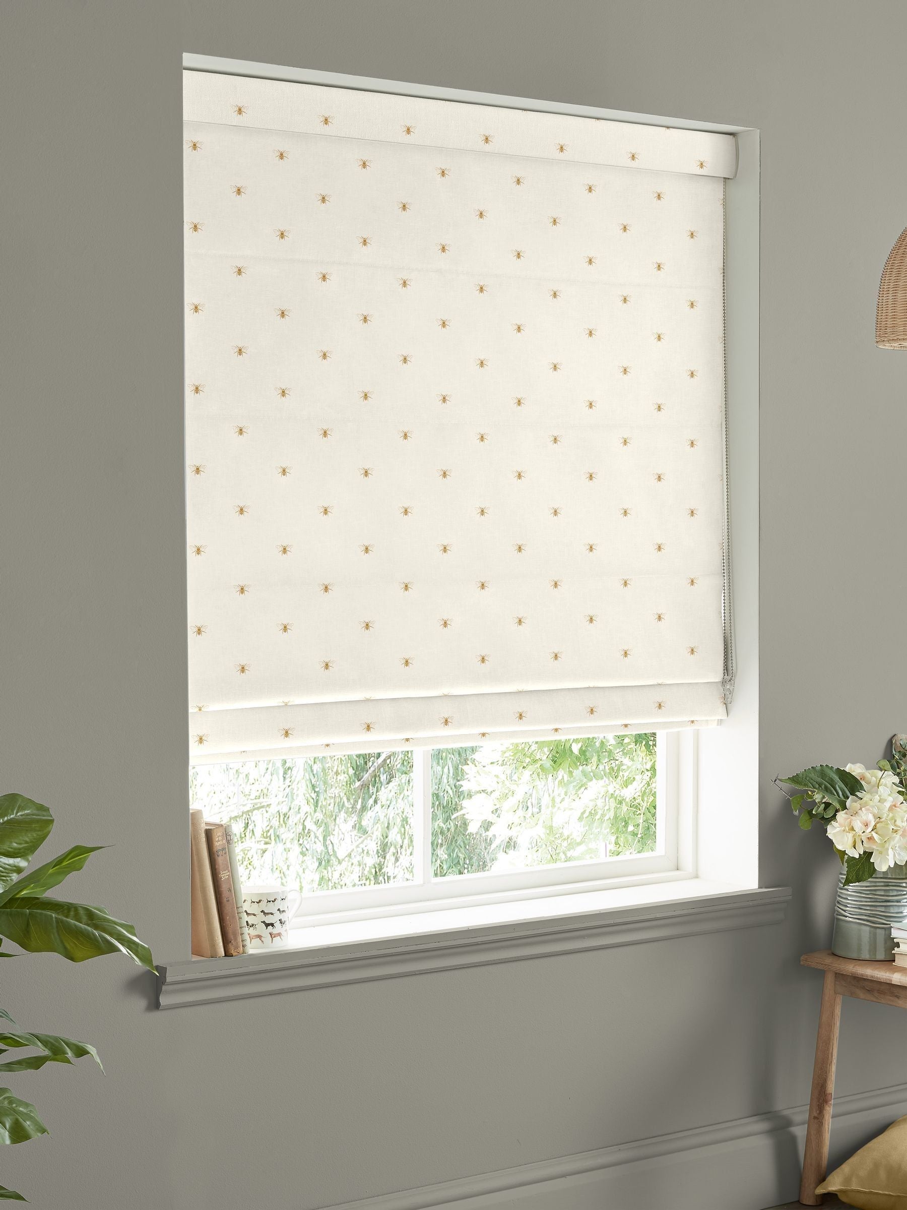 Sophie Allport cream bees Roman blind, UK version