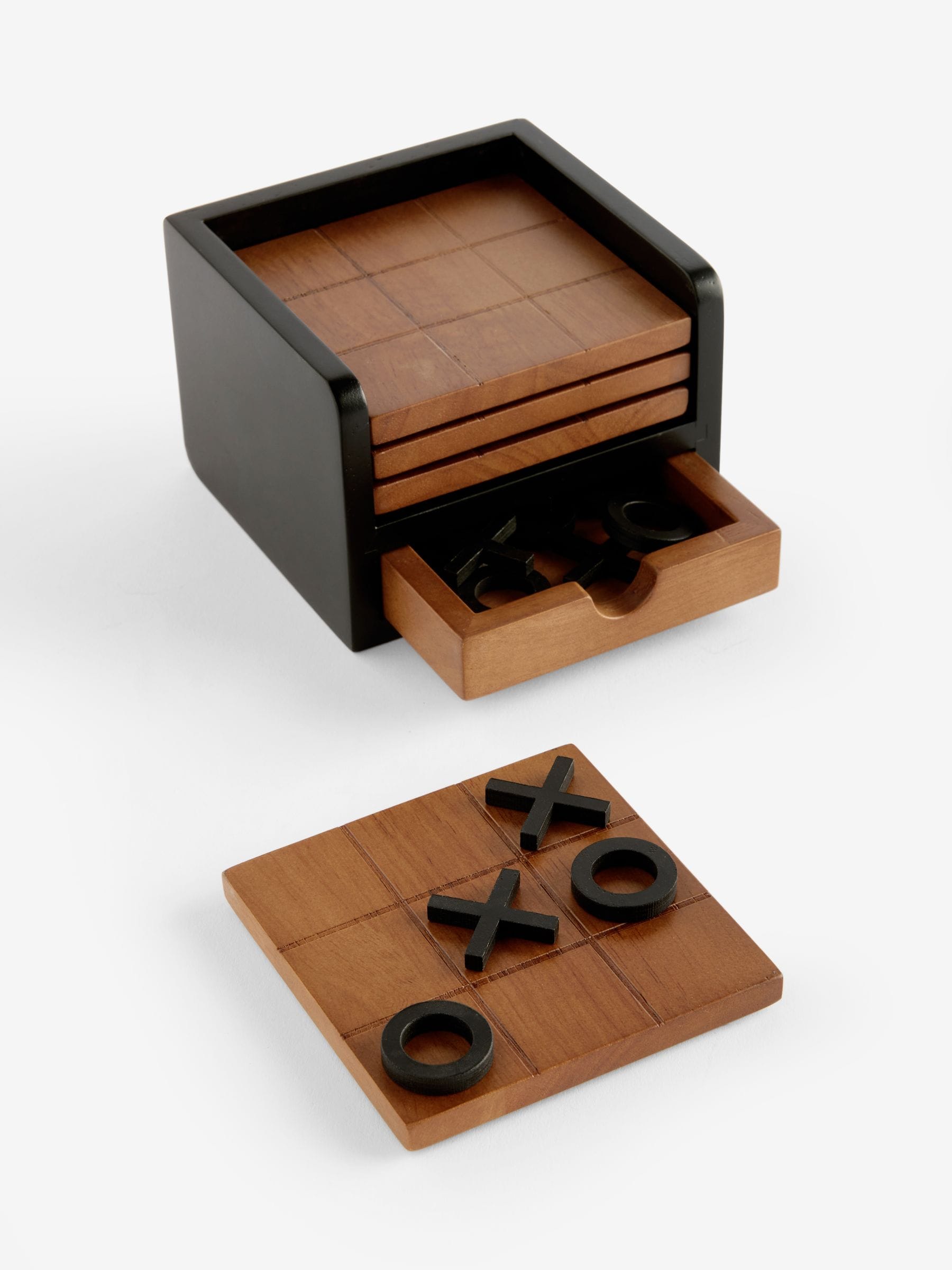 Natural Bronx noughts and crosses wooden coasters (British brand)