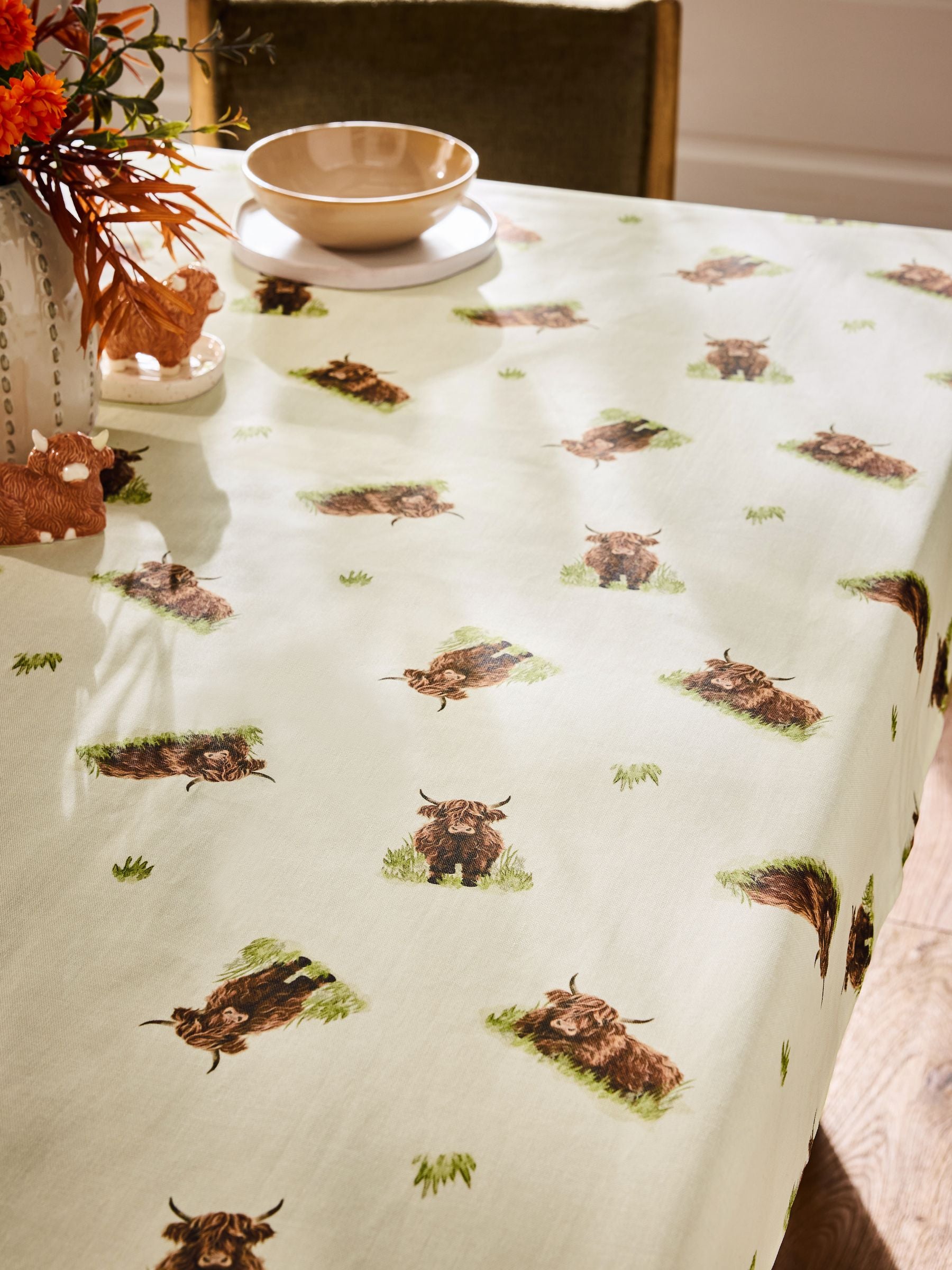 Natural Hamish The Highland Cow Wipe Clean Tablecloth