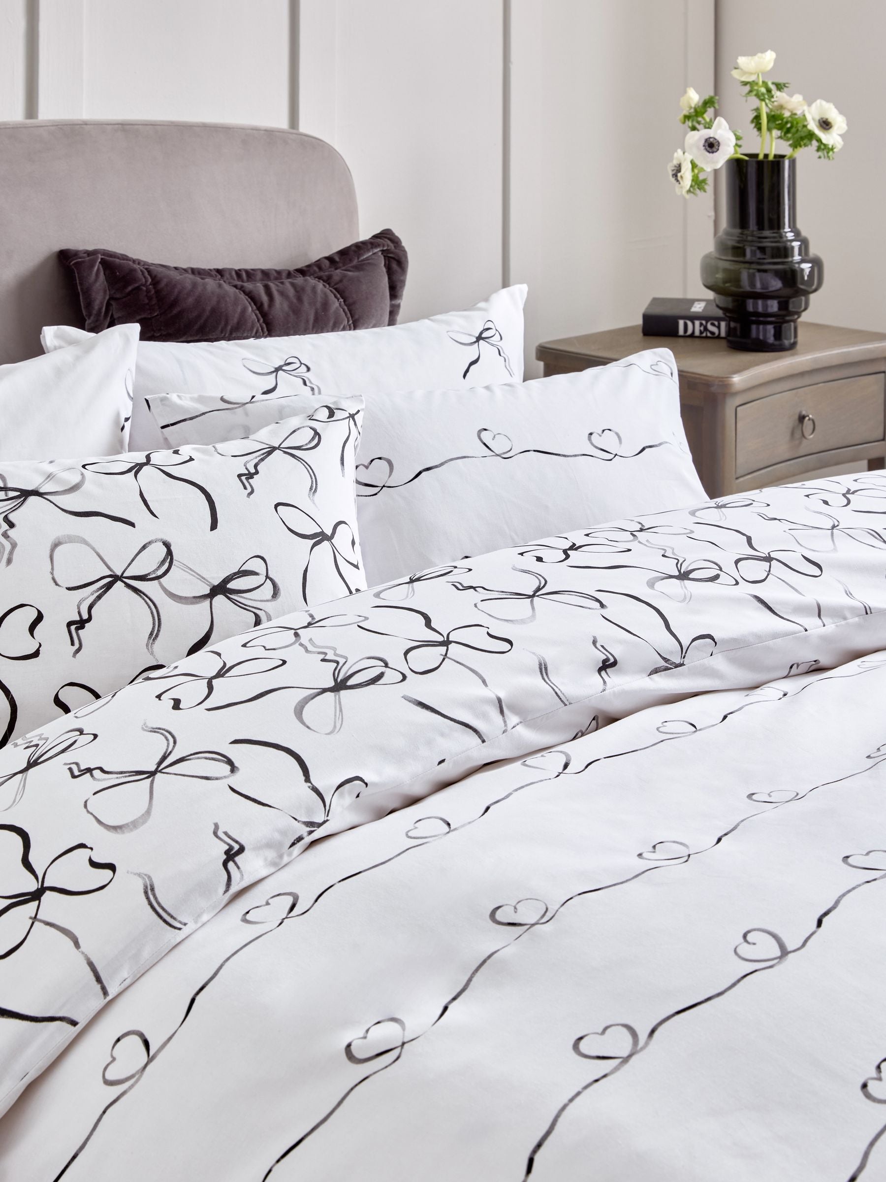 Black/white bow heart reversible duvet cover set - British product