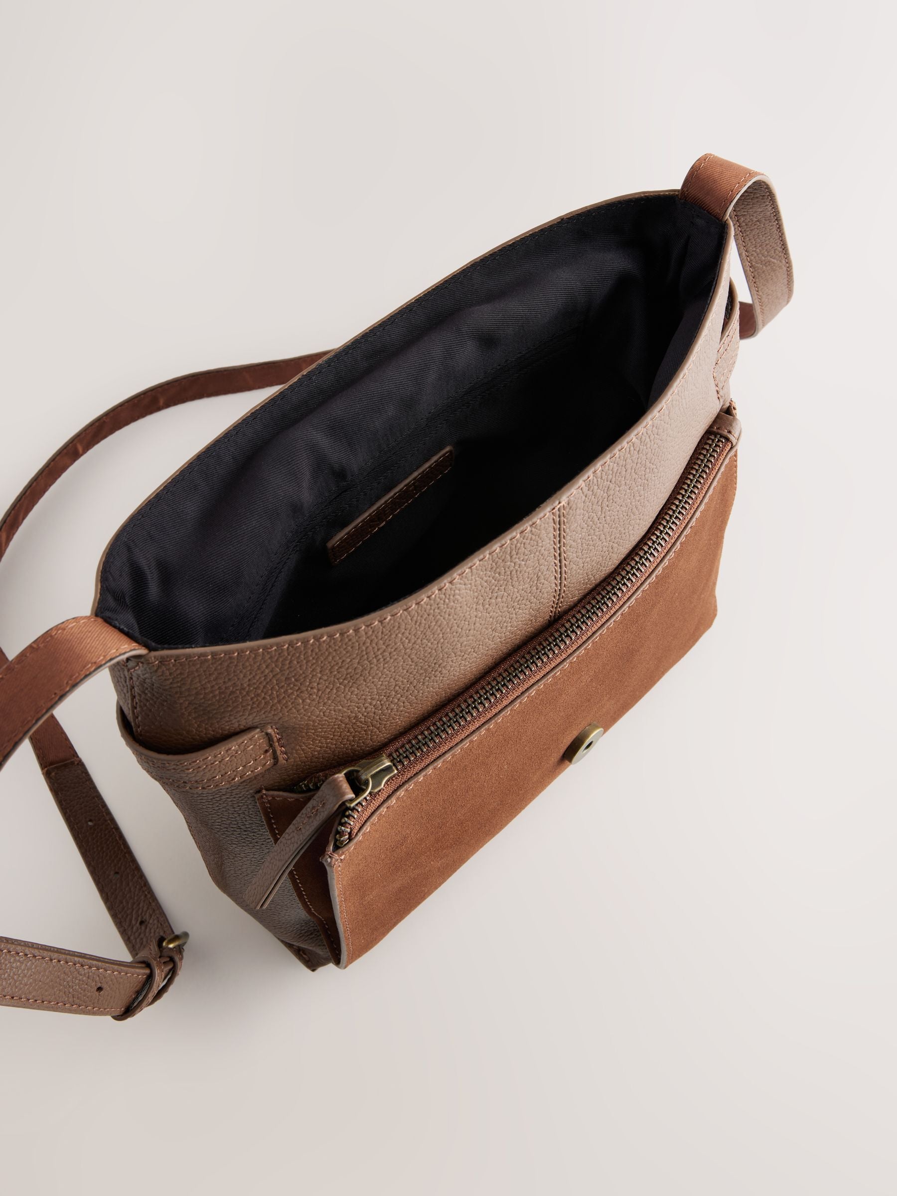 Tan brown genuine leather pocket messenger bag, UK version