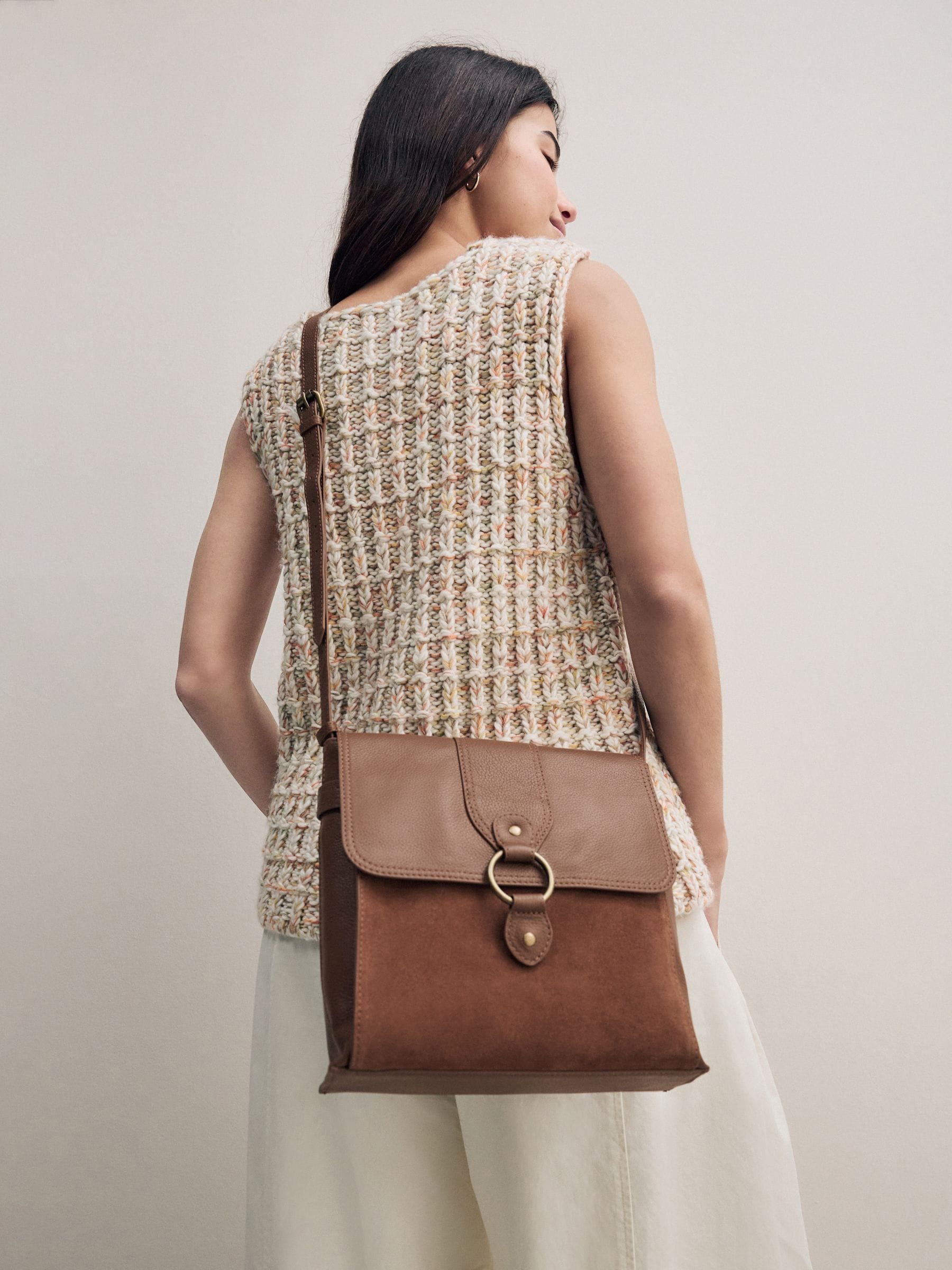 Tan brown genuine leather pocket messenger bag, UK version