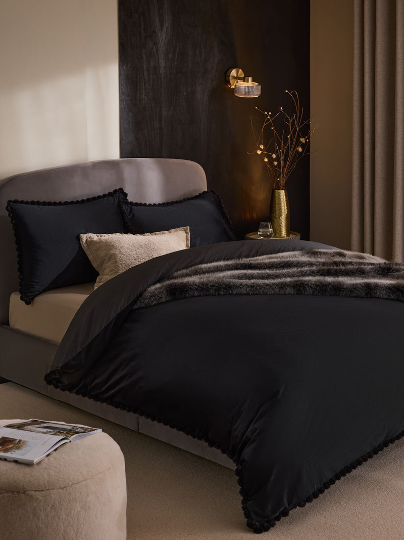 Duvet Cover Black Velvet with Faux Fur Trim - British product