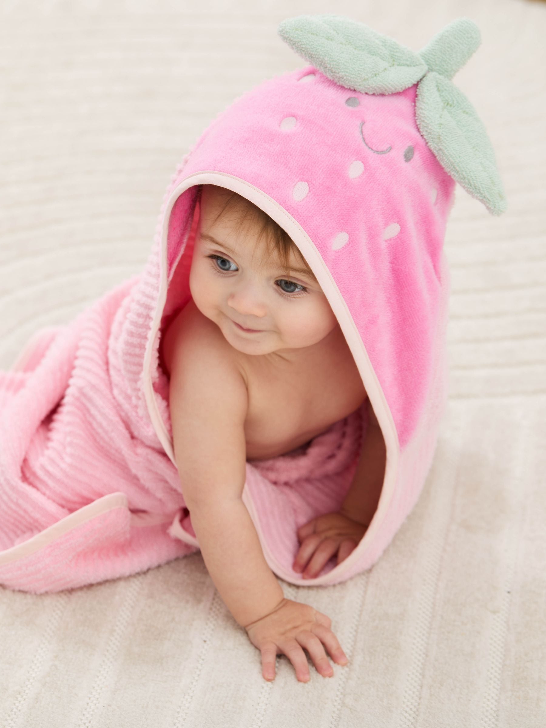 JoJo Maman Bébé pink strawberry hooded towel 75x75cm, UK version