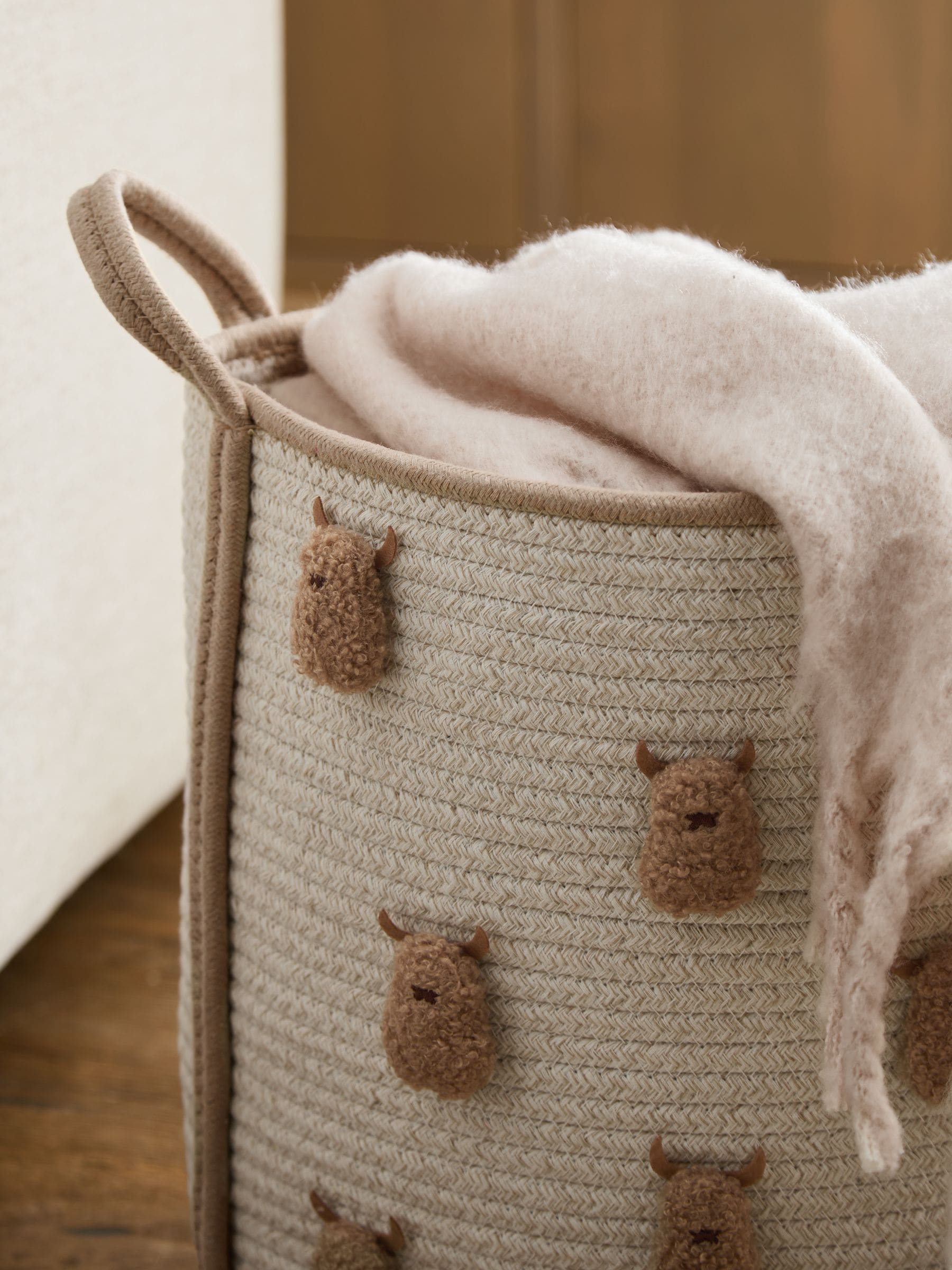 Hamish the Highland Cow rope storage basket cream 35cm, imported from the UK