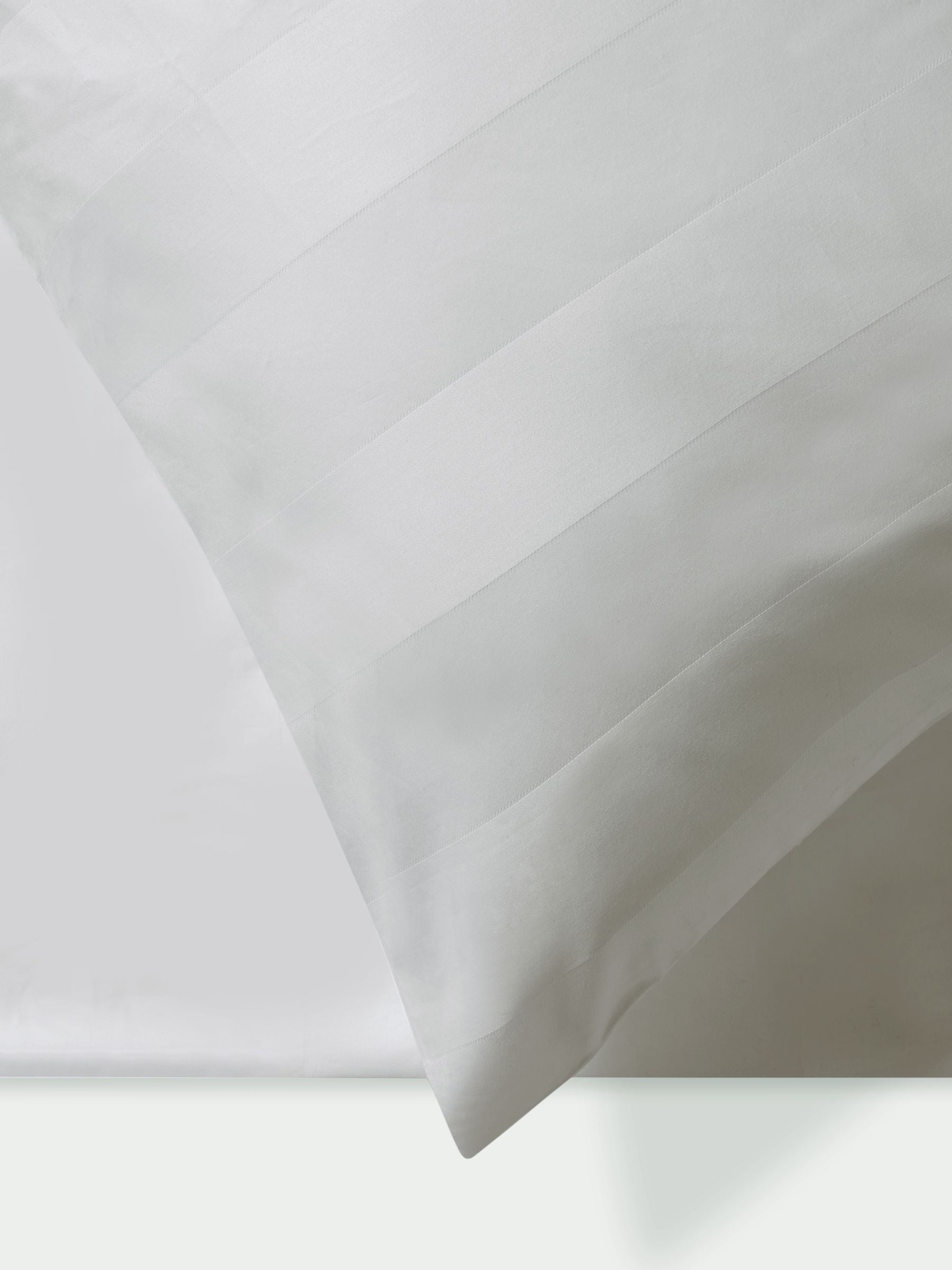 غطاء وسادة قطني من Jasper Conran بخيوط ساتان مخططة 500 - منتج بريطاني
