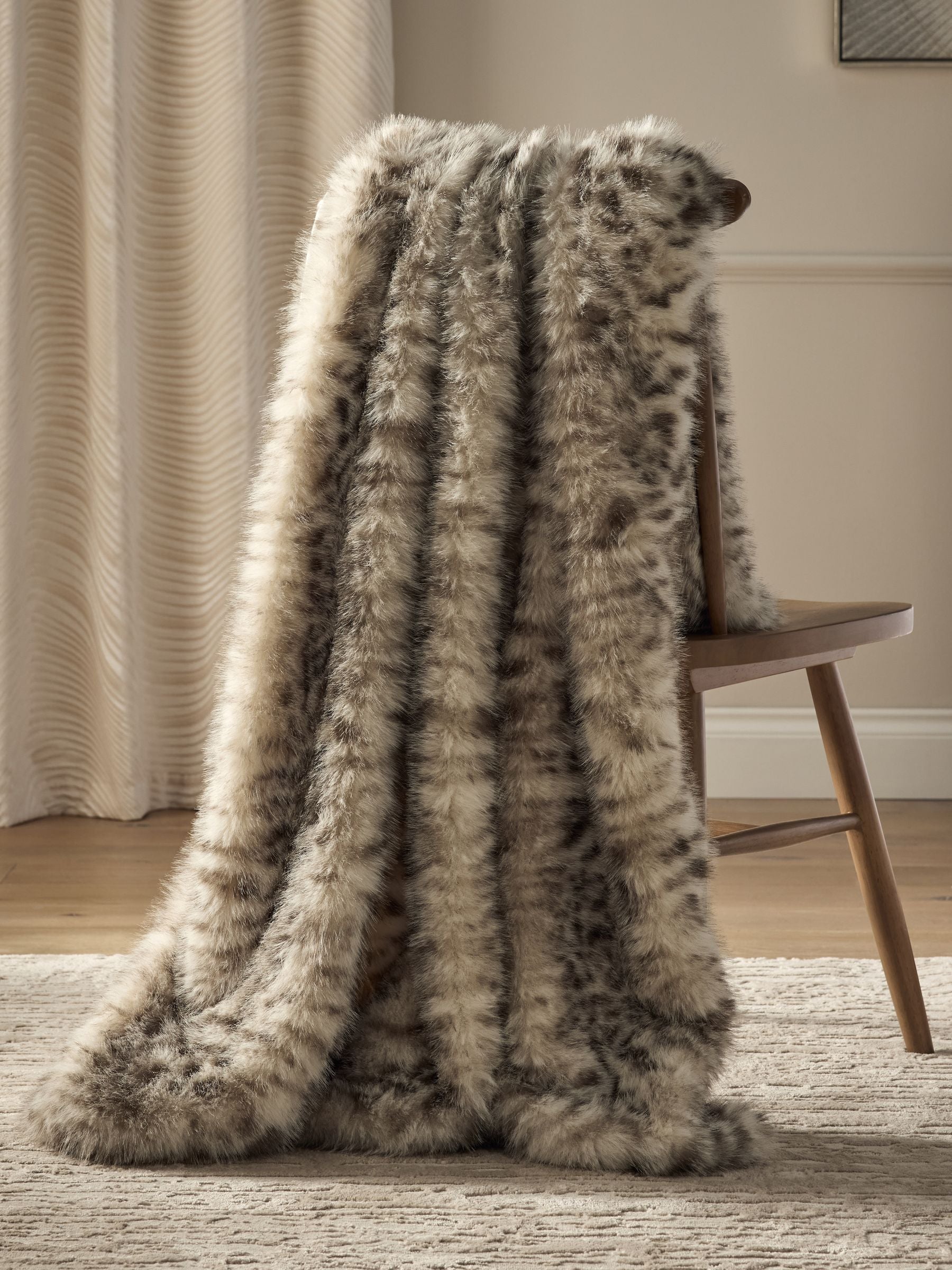 Faux fur throw snow leopard print grey - British product