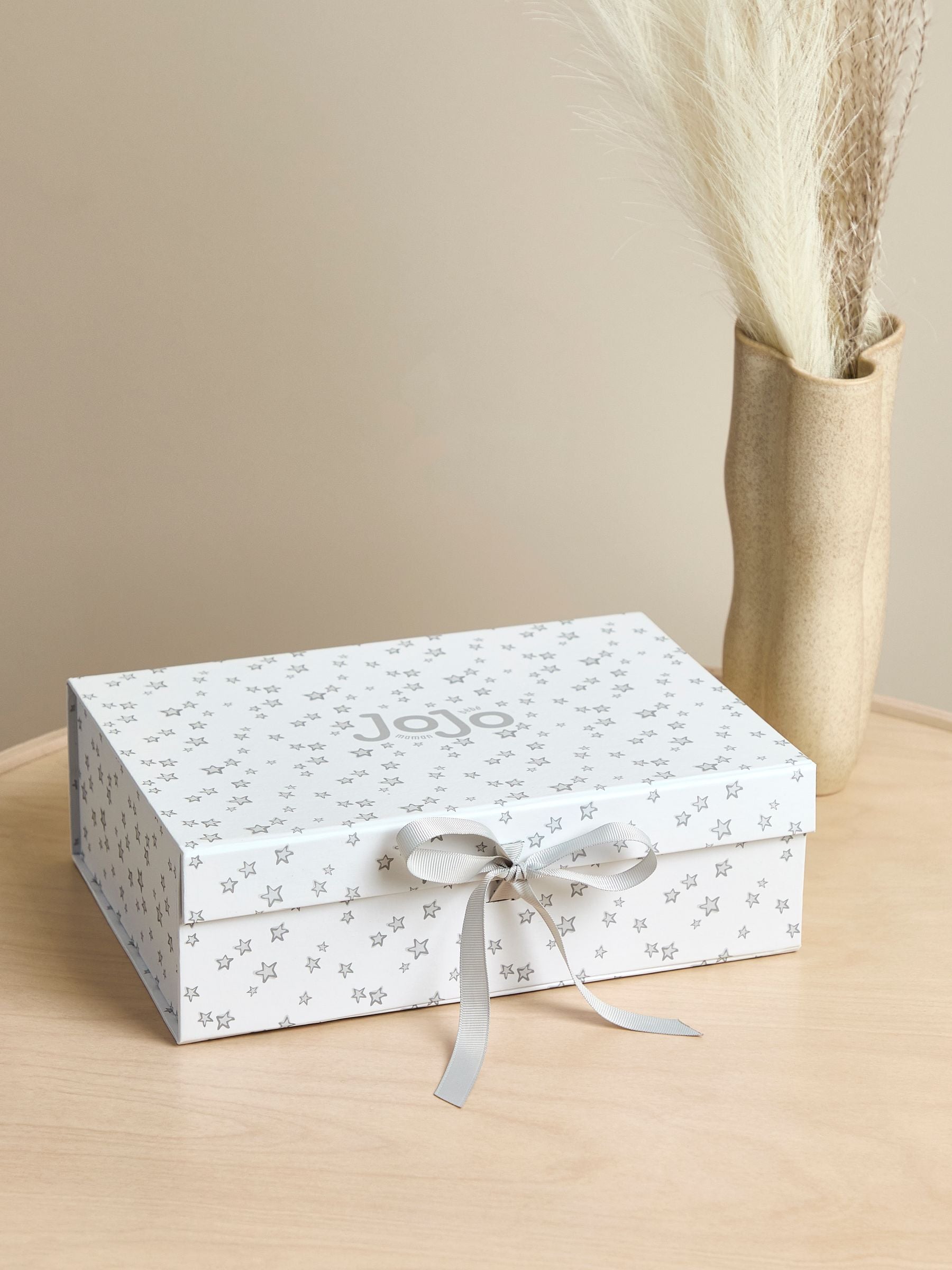 Medium Gift Box with Stars Design and Ribbon Closure, Sturdy Cardboard, 29 x 20 x 9 cm