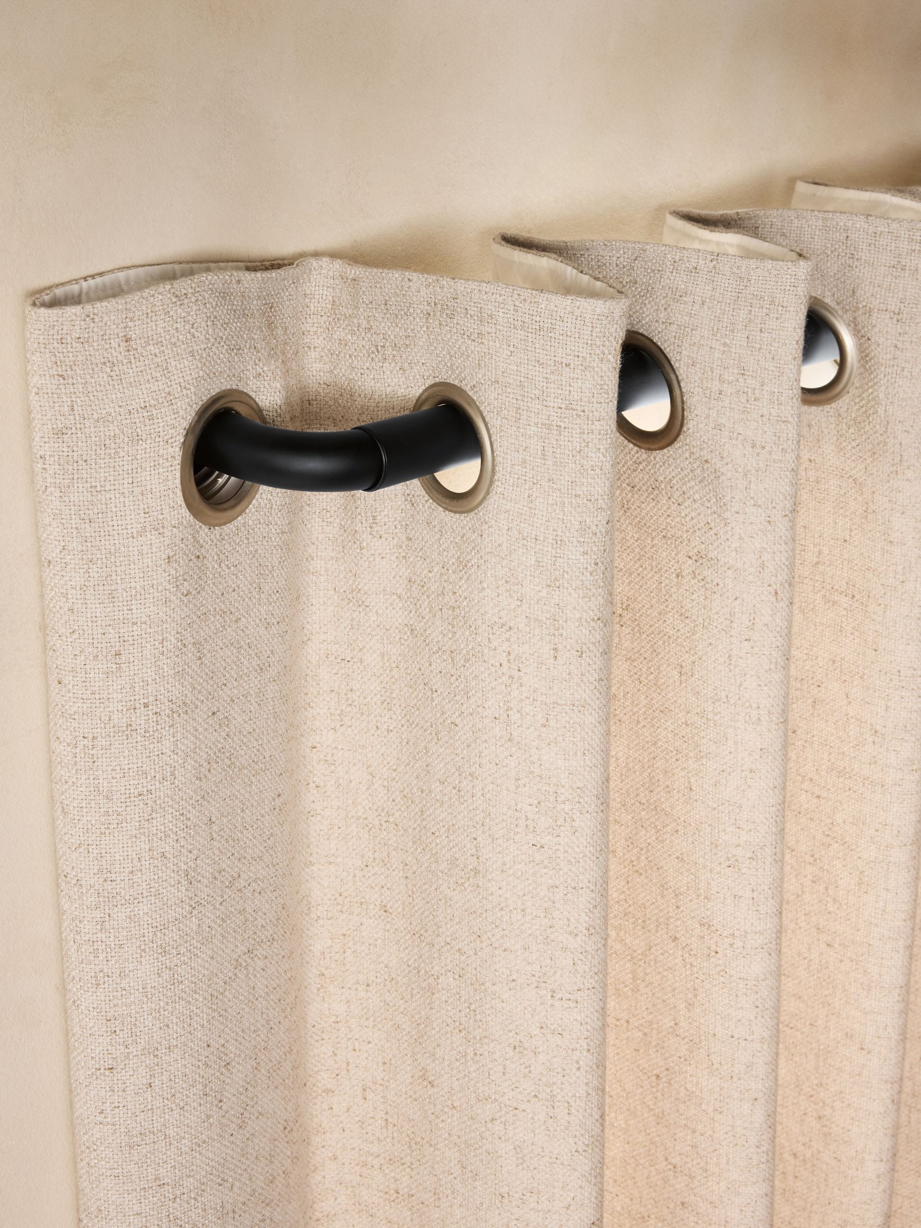 Black room darkening 28mm curtain pole kit (British brand)