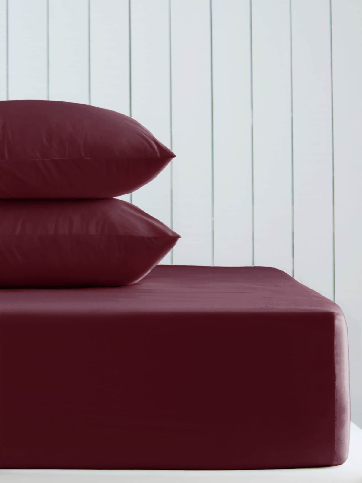 Burgundy red cotton rich deep fitted bed sheet - British product