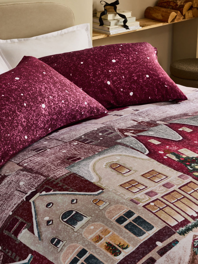 Reversible Christmas duvet cover and pillowcase set, imported from the UK