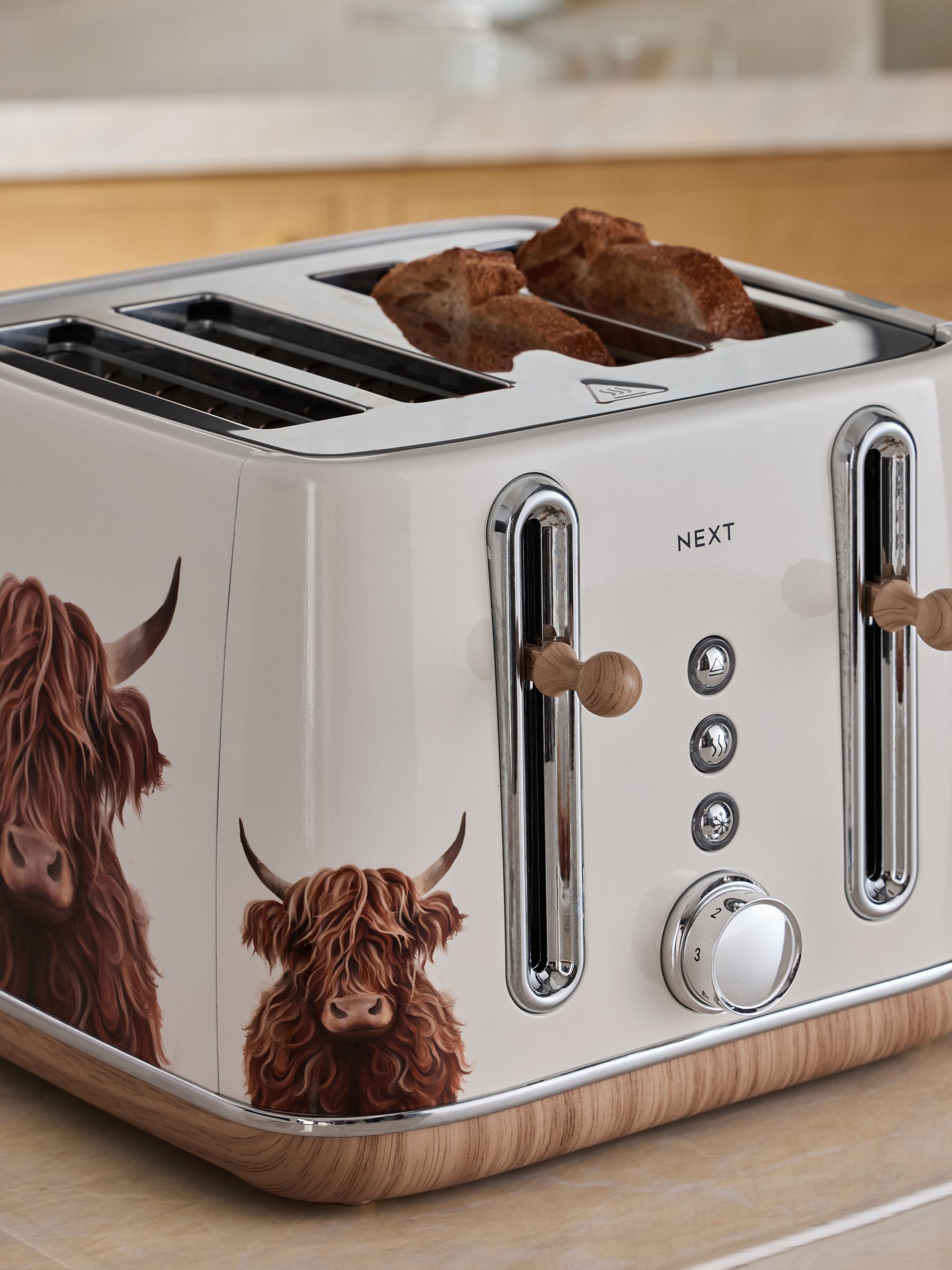 Cream Hamish 4 slice toaster, imported from the UK