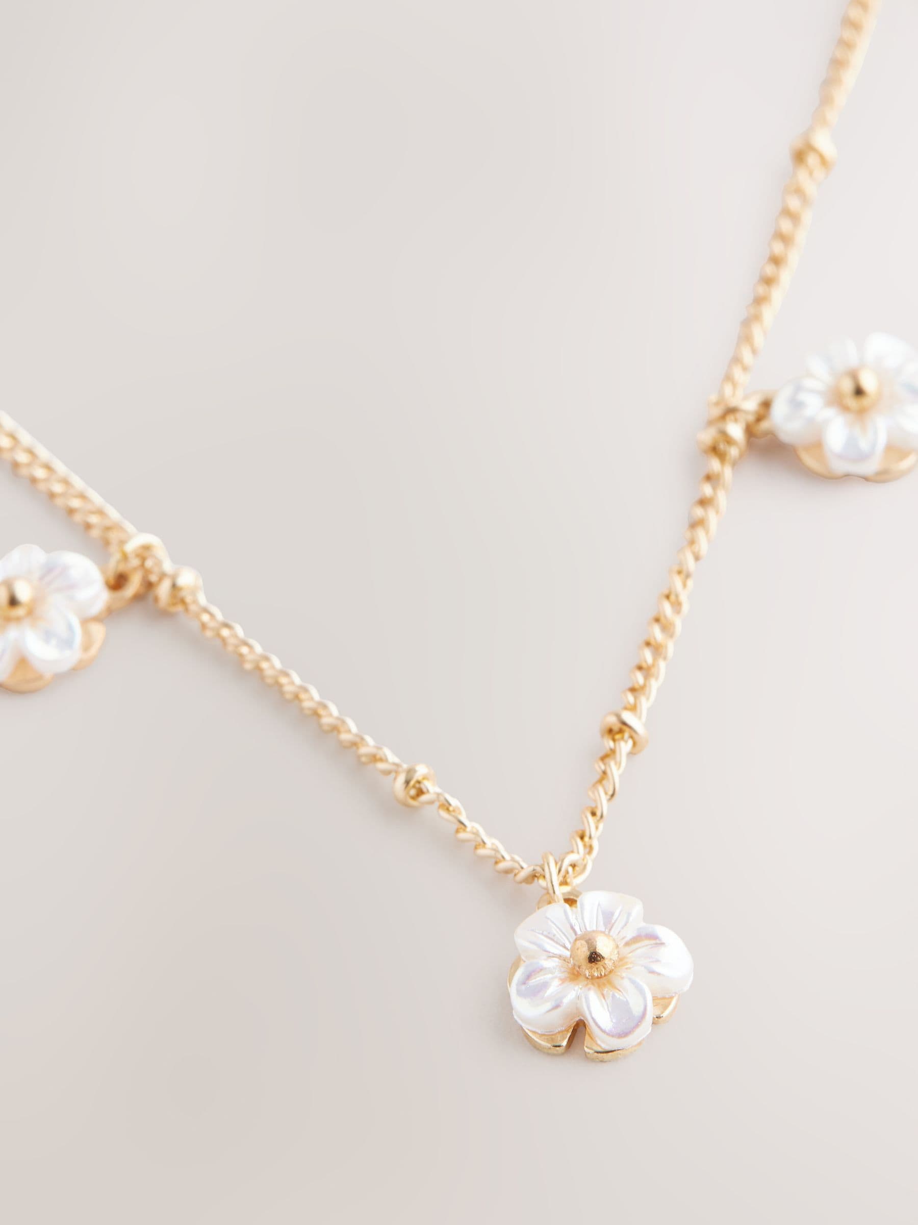 Gold Tone Flower Drop Necklace, UK version pendant accessory