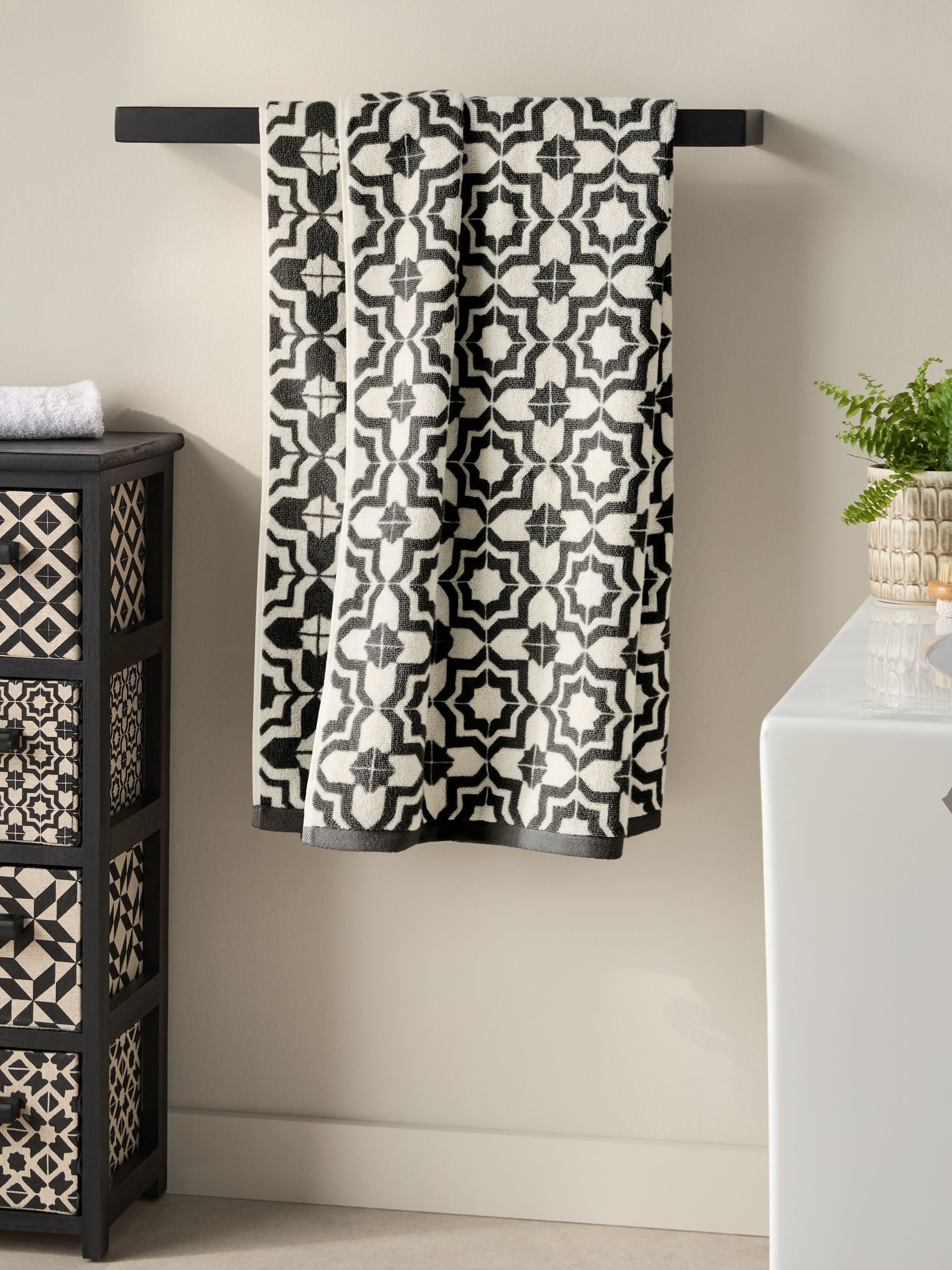 Geometric black white cotton towels from a British brand