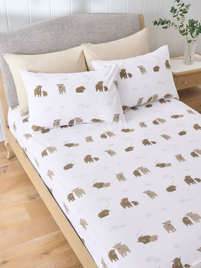 White Hamish The Highland Cow Fitted Sheet and Pillowcase Set for Single Bed