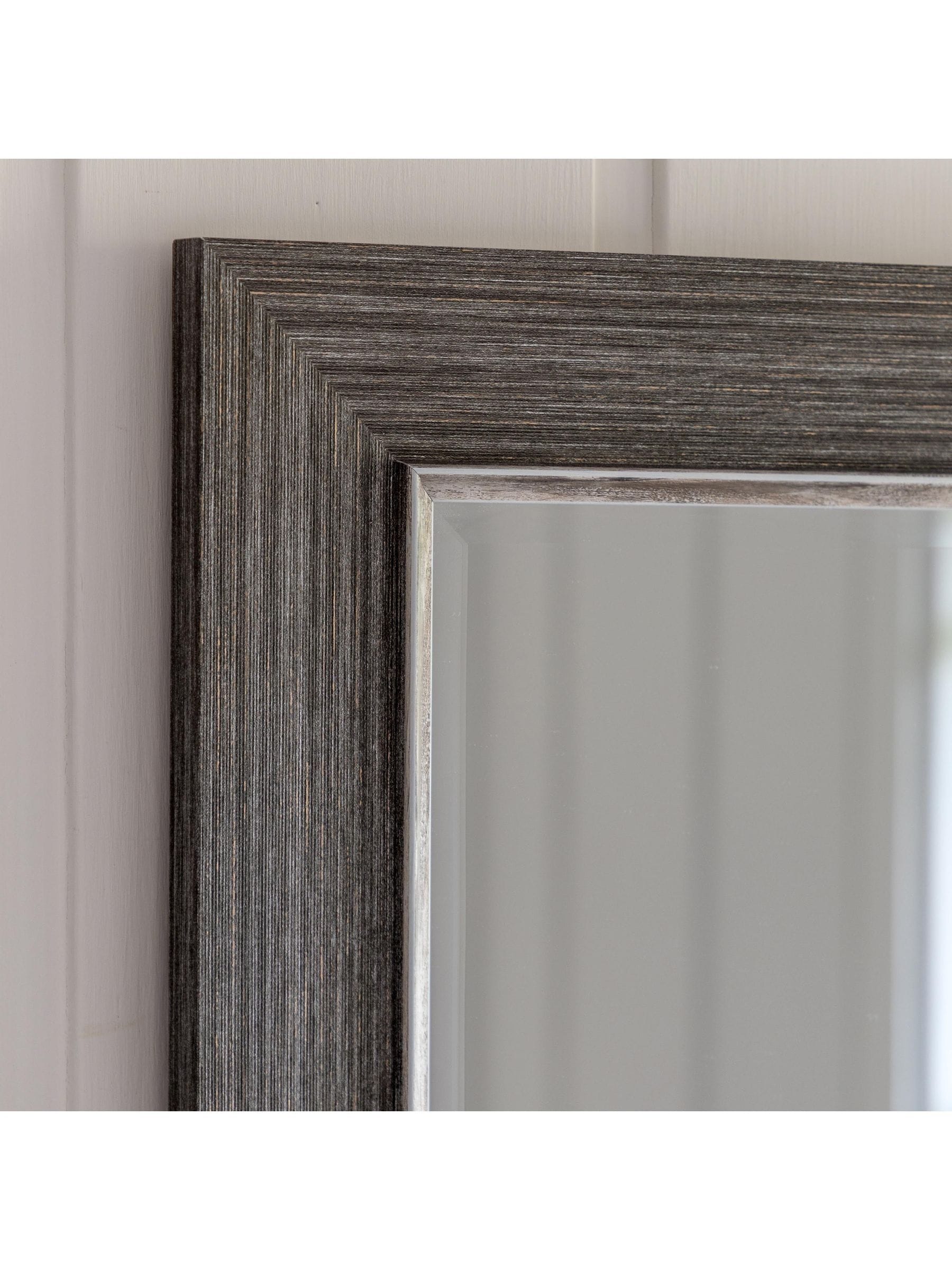 Gallery Home Silver Caspian wall mirror, UK version