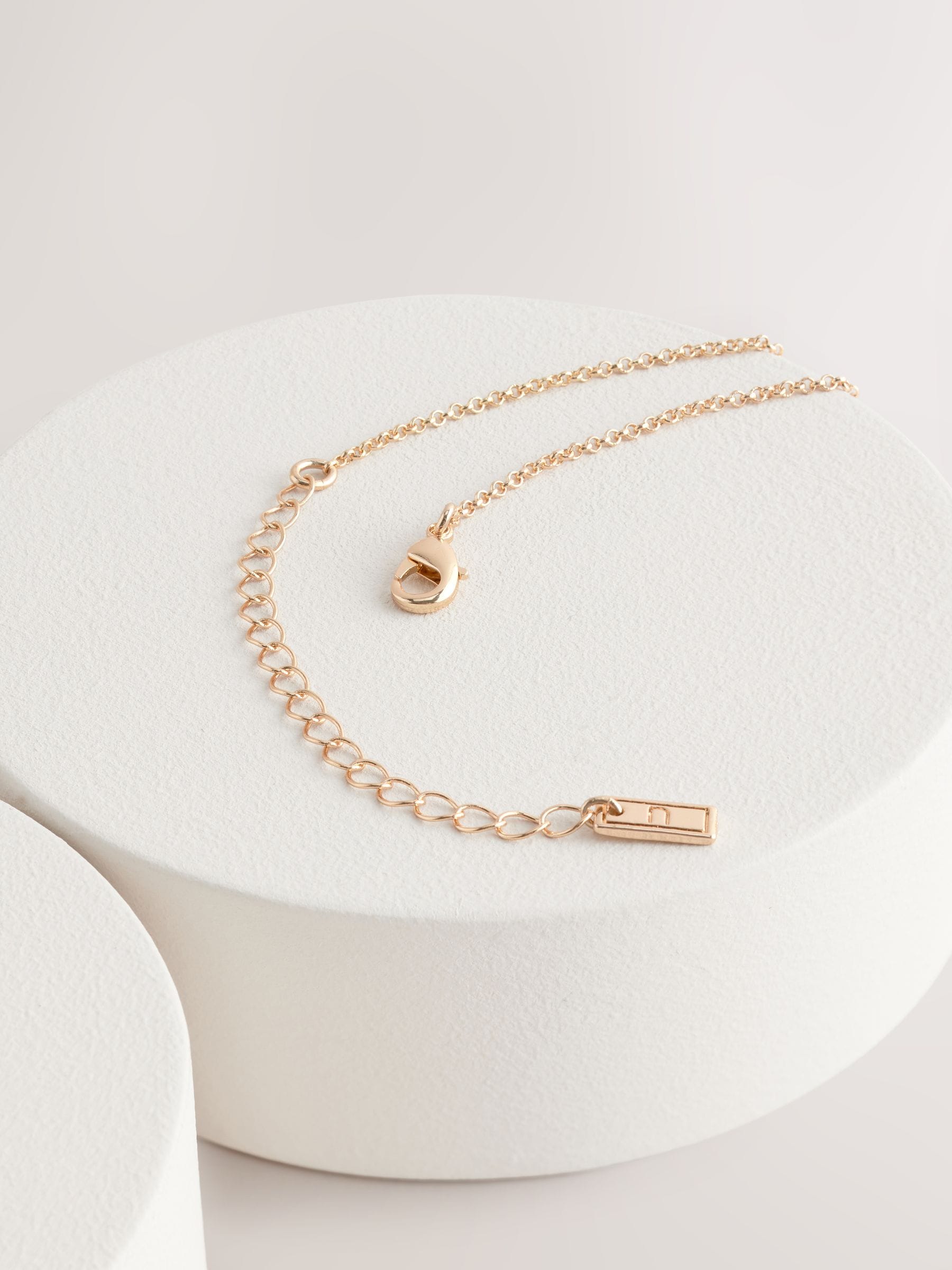 Gold tone heart thread through lariat necklace (British brand)