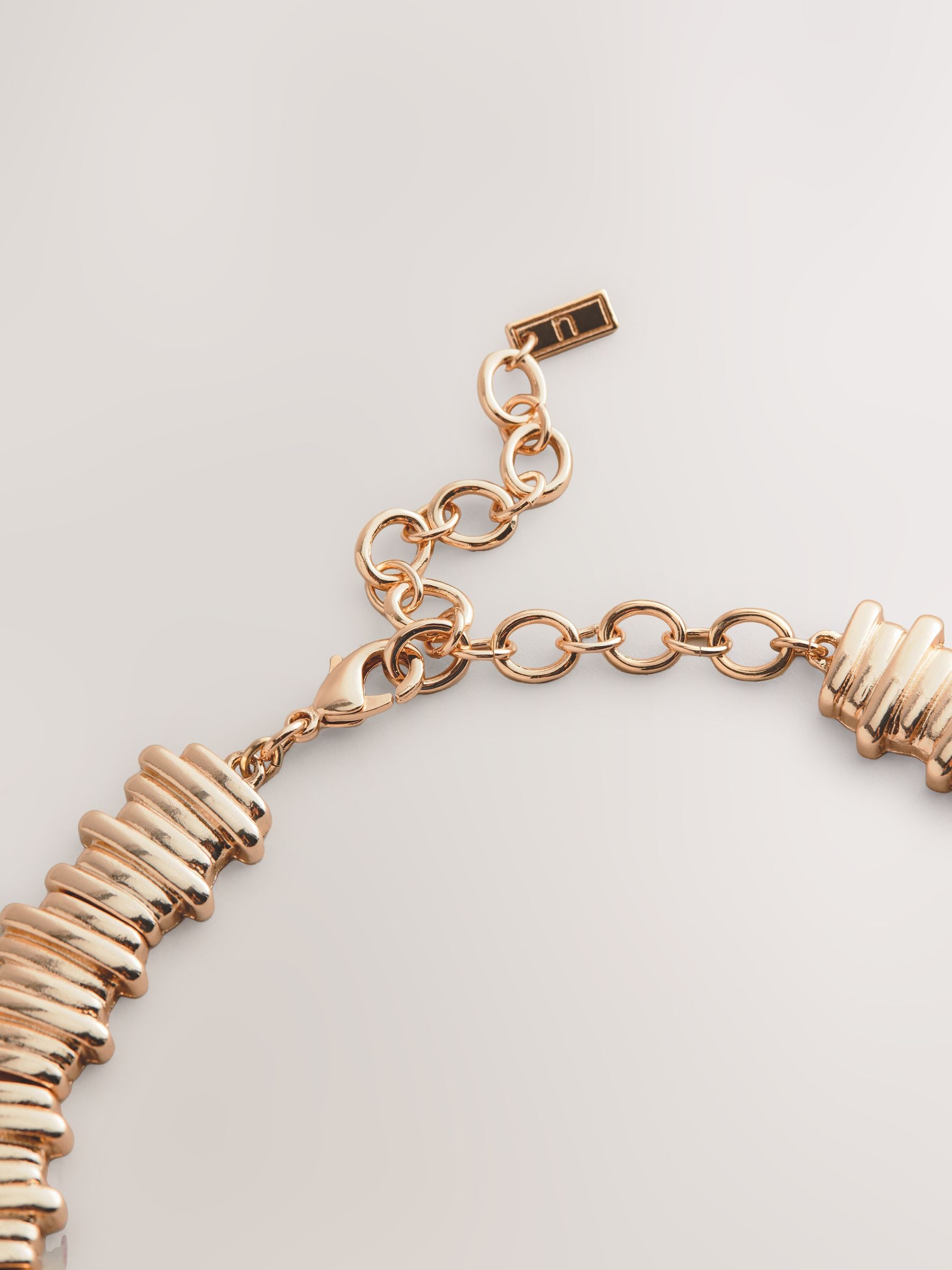 Gold tone ridged collar necklace - British product