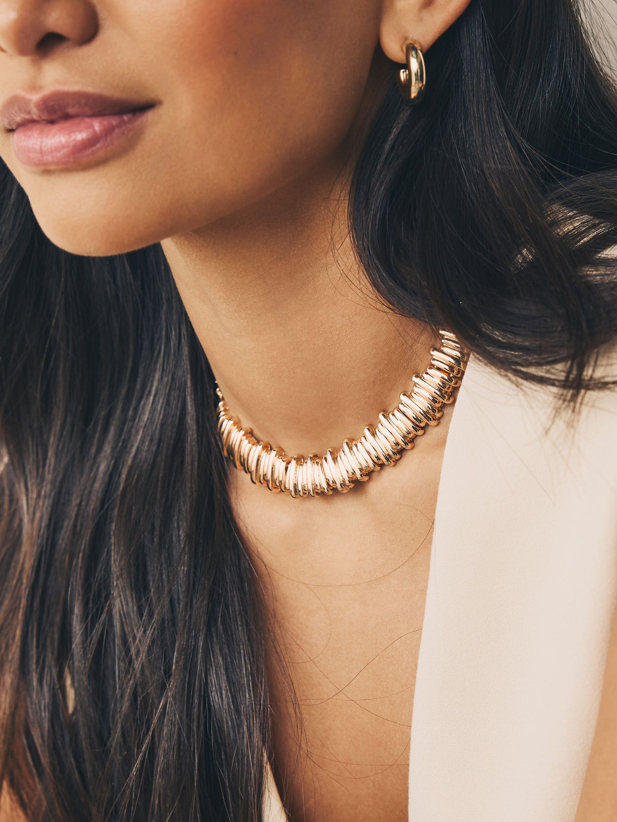 Gold tone ridged collar necklace - British product